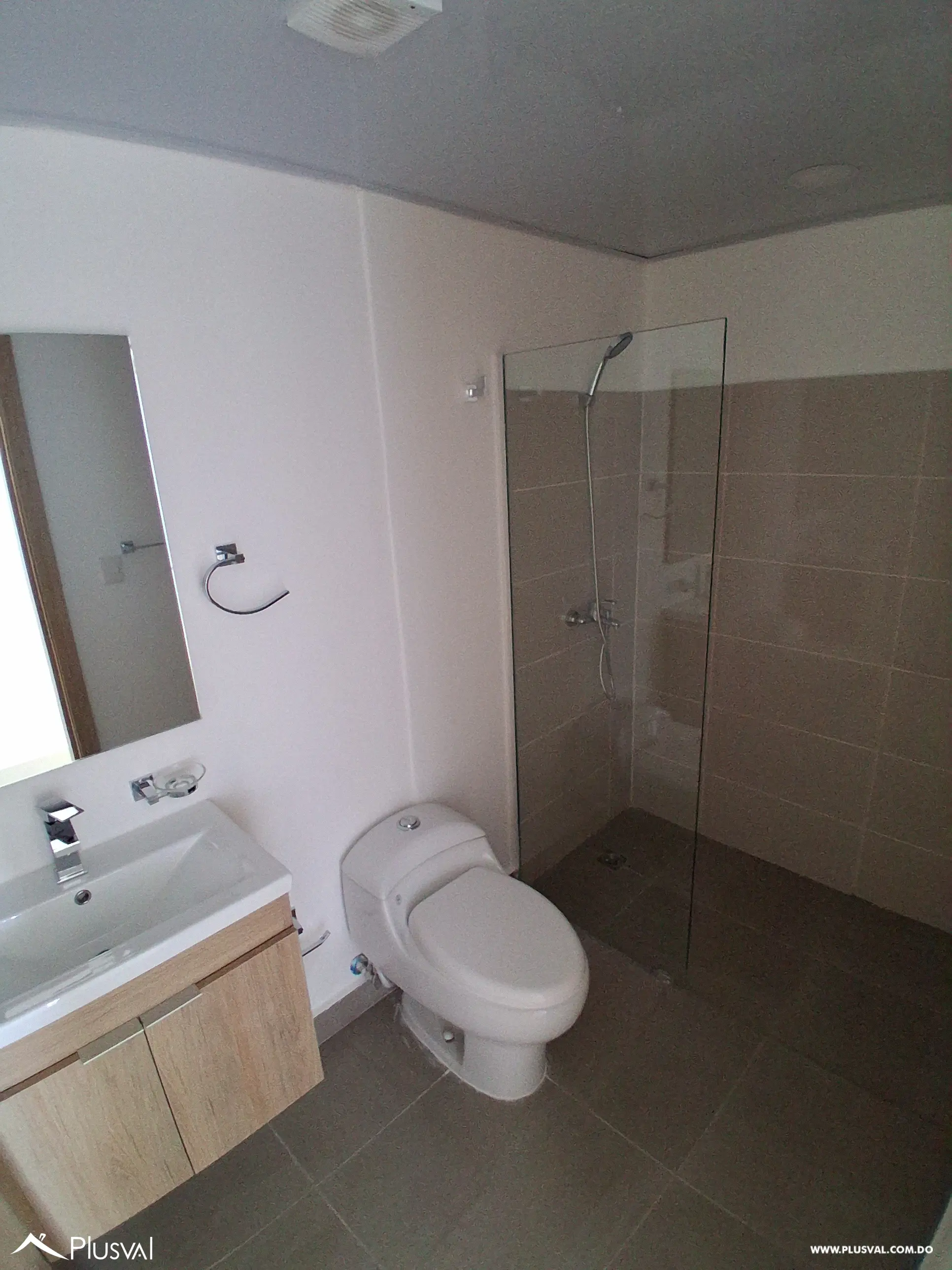 Alquiler de Amplio Apartamento de 3 Habitaciones y Estudio en la Ave. Hispanoaméricana 487361