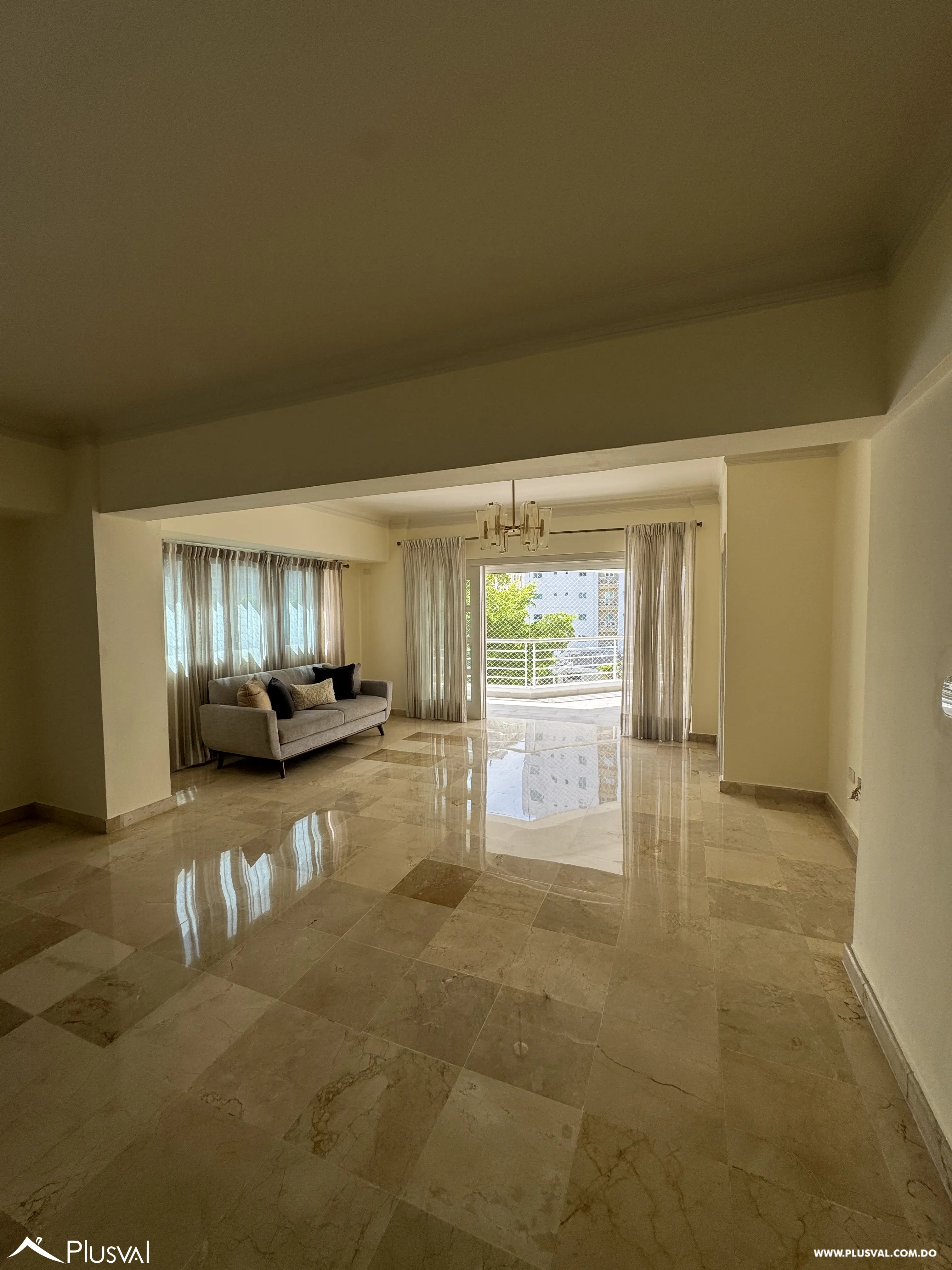 Apartamento en alquiler en Piantini de 3 habitaciones mas estudio 452305