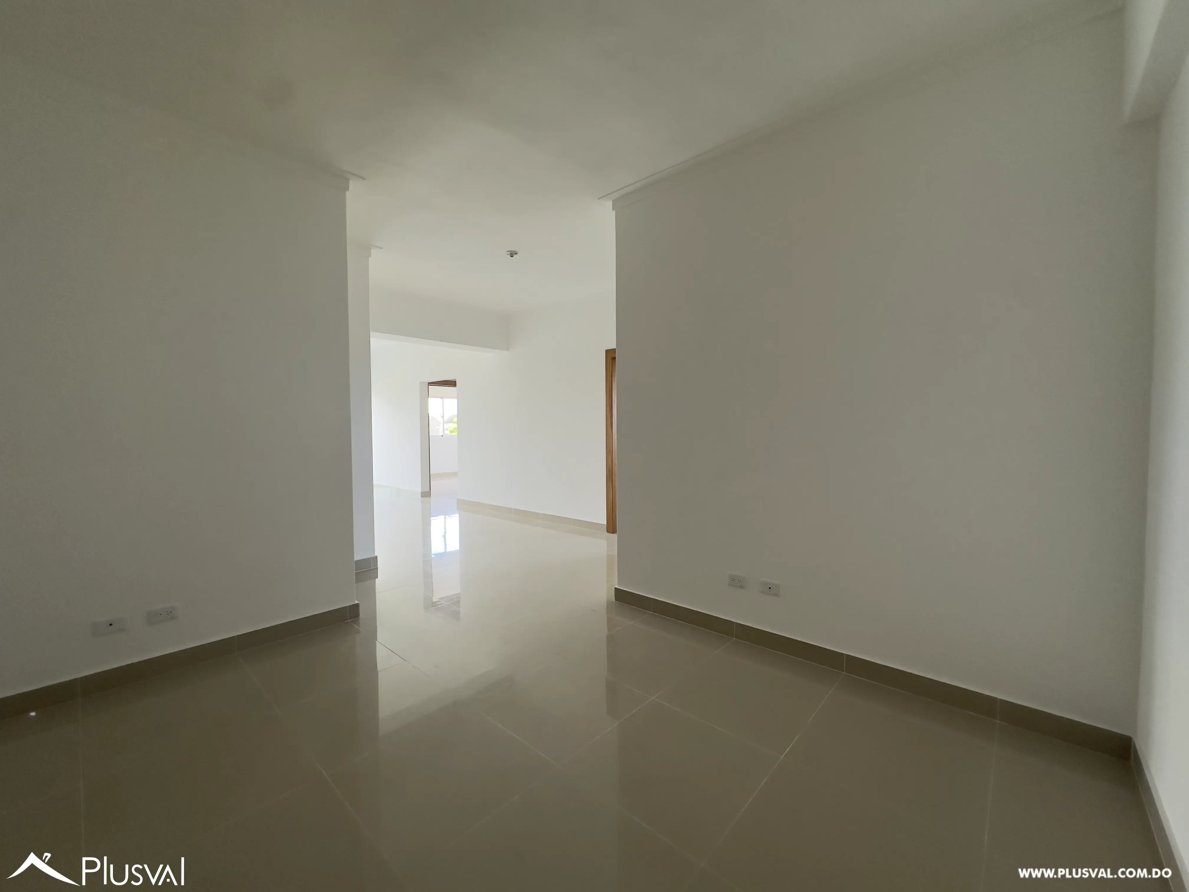 Apartamento en alquiler de 3 habitaciones en Urbanización Tropical 459789