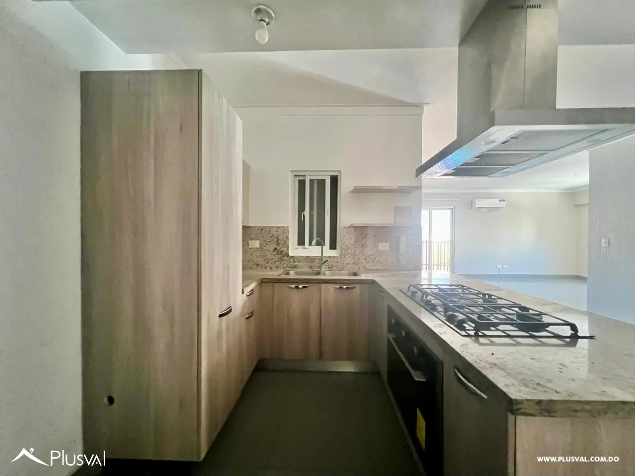 Apartamento en alquiler en Evaristo Morales con balcón tipo terraza 479234