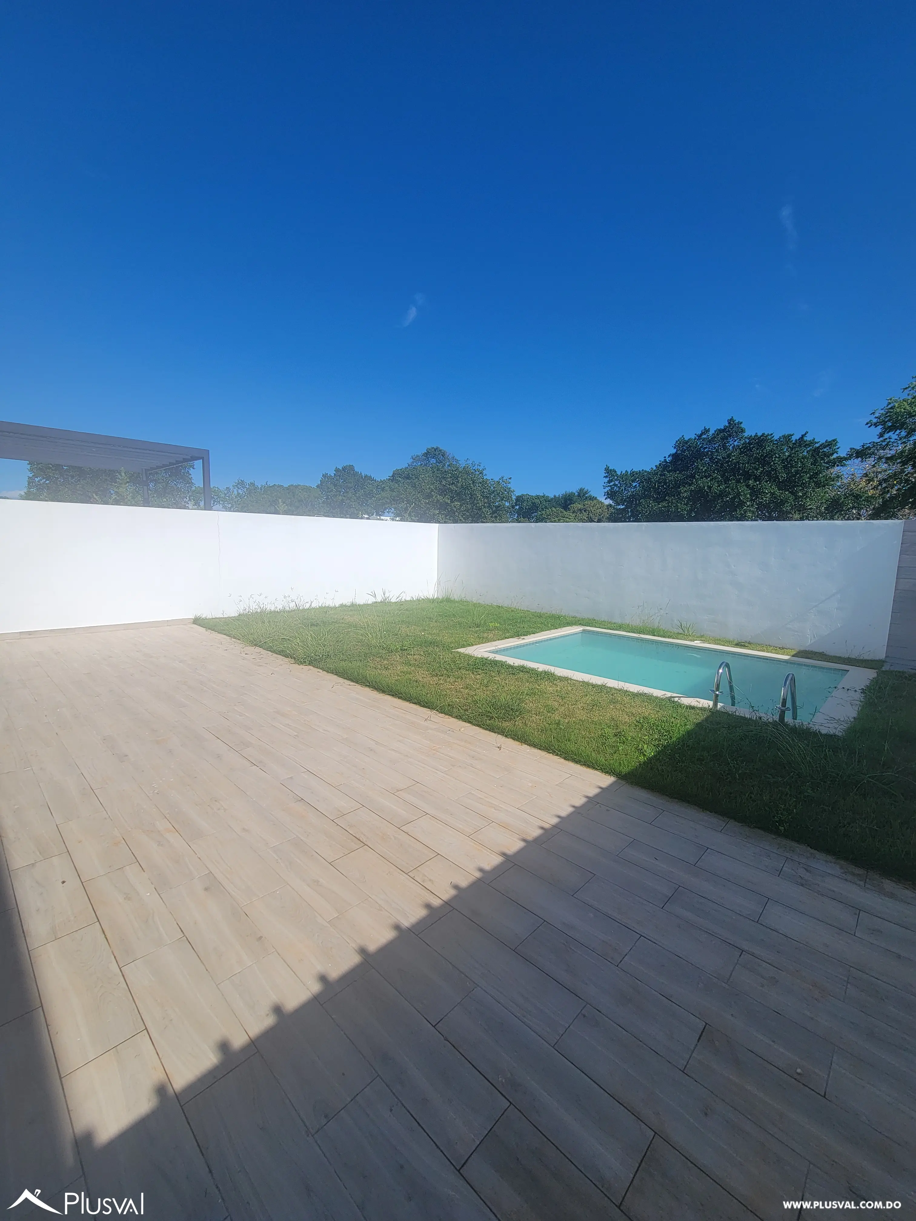 AMPLIA VILLA DE 3 HABITACIONES CON PISCINA Y PATIO EN SECTOR DEL DOWTOWN PUNTA CANA 499552