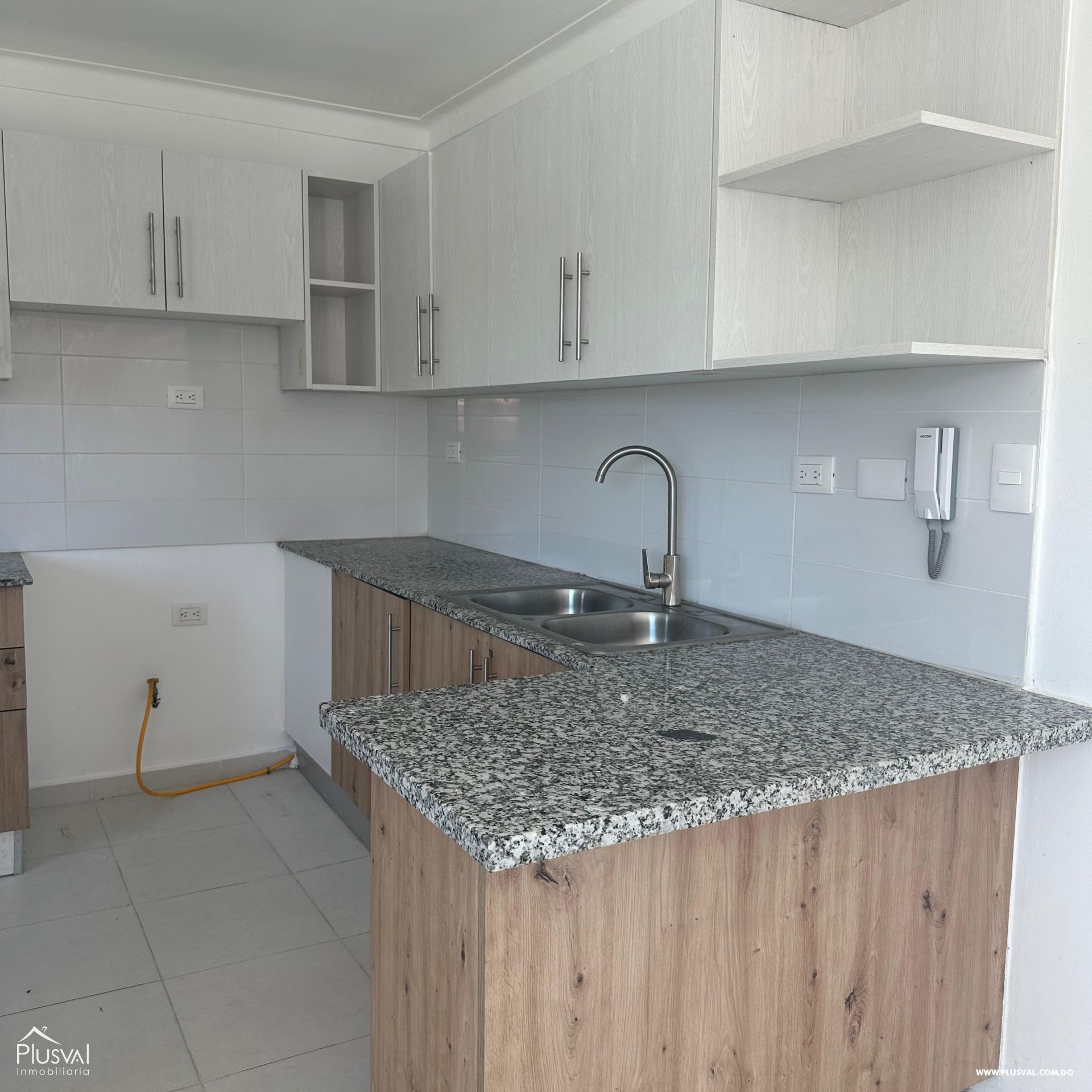 Hermoso Apartamento de 3 habitaciones en La Barranquita Santiago 414398
