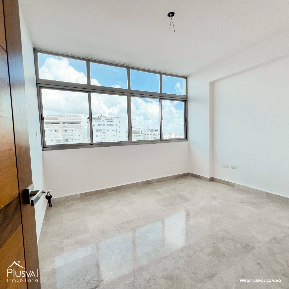 Impresionante PentHouse de tres niveles a pasos del parque Mirador Sur, con ascensor interno. 435402