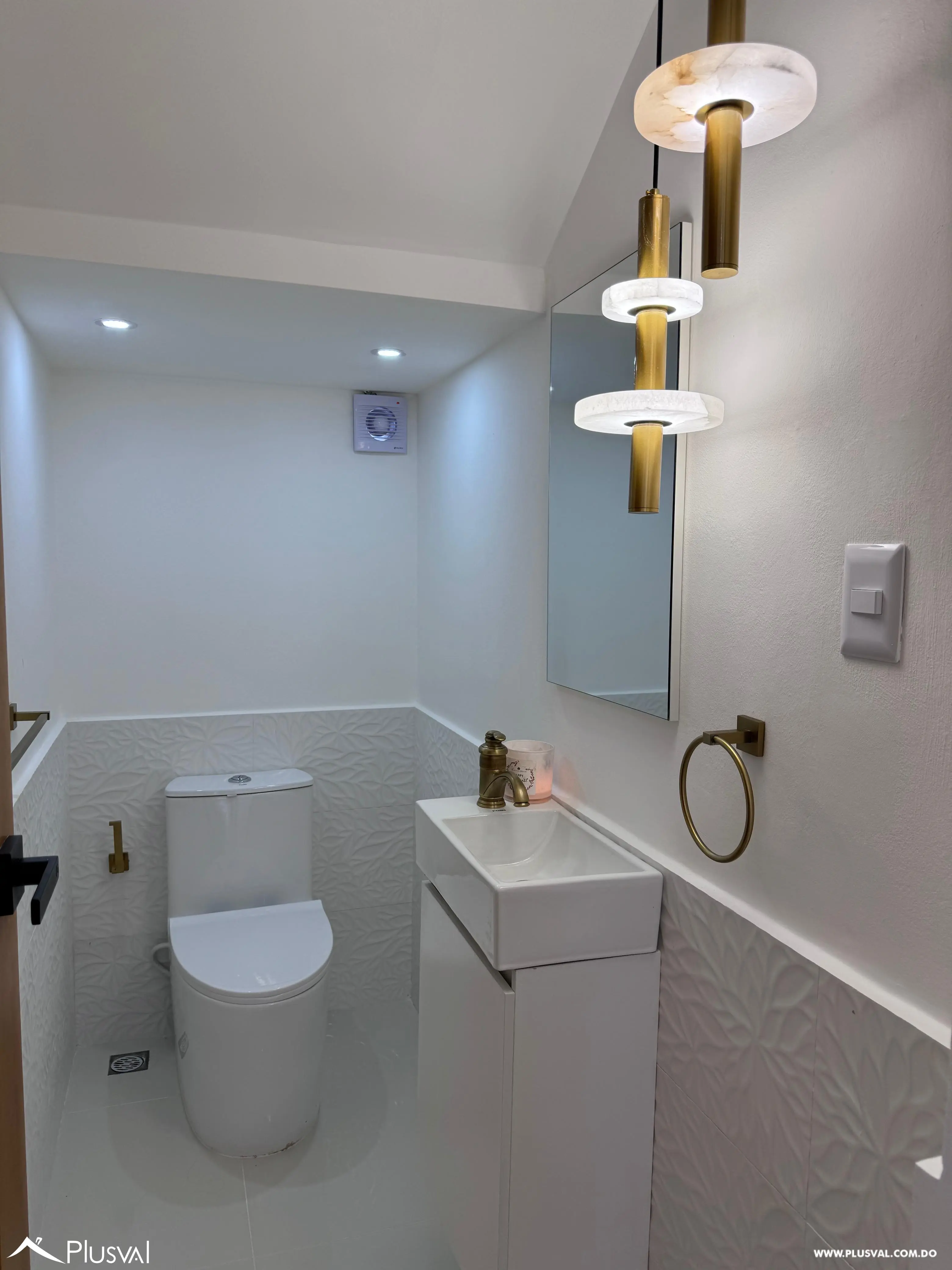 HERMOSA CASA CON PICUZZI Y PATIO EN BRISAS A SOLO 5 MINUTOS DEL DOWNTOWN 478020