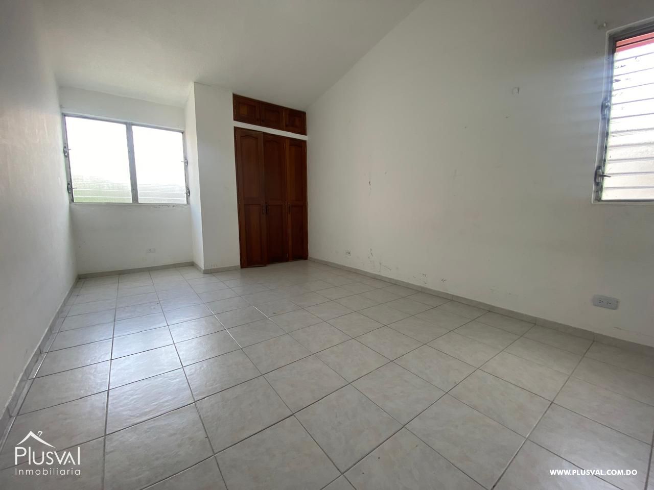 Casa de Dos Niveles en Zona Céntrica con Potencial para Rediseñar 452359