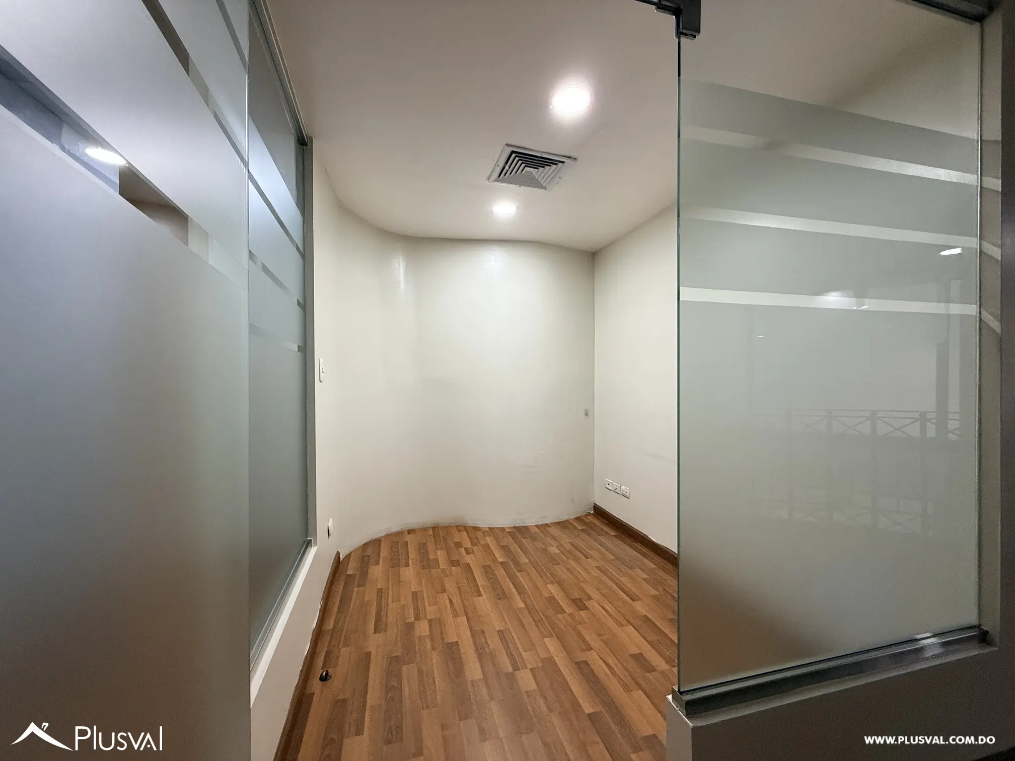 Alquiler de Local de Oficinas en Piantini - 150mts2 y 300 Parqueos 503560