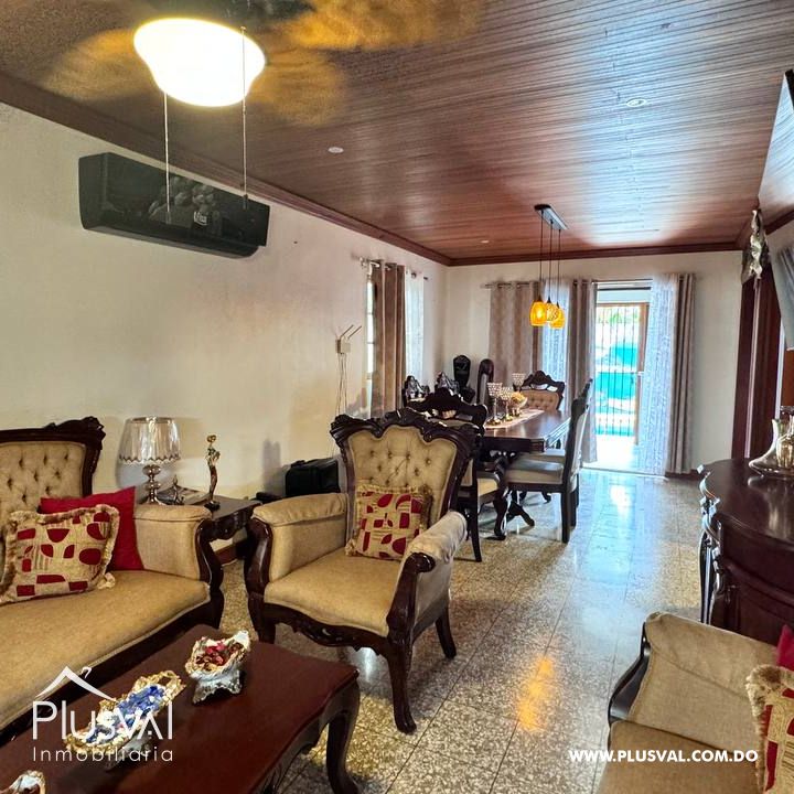 Amplia casa en venta con piscina 370055
