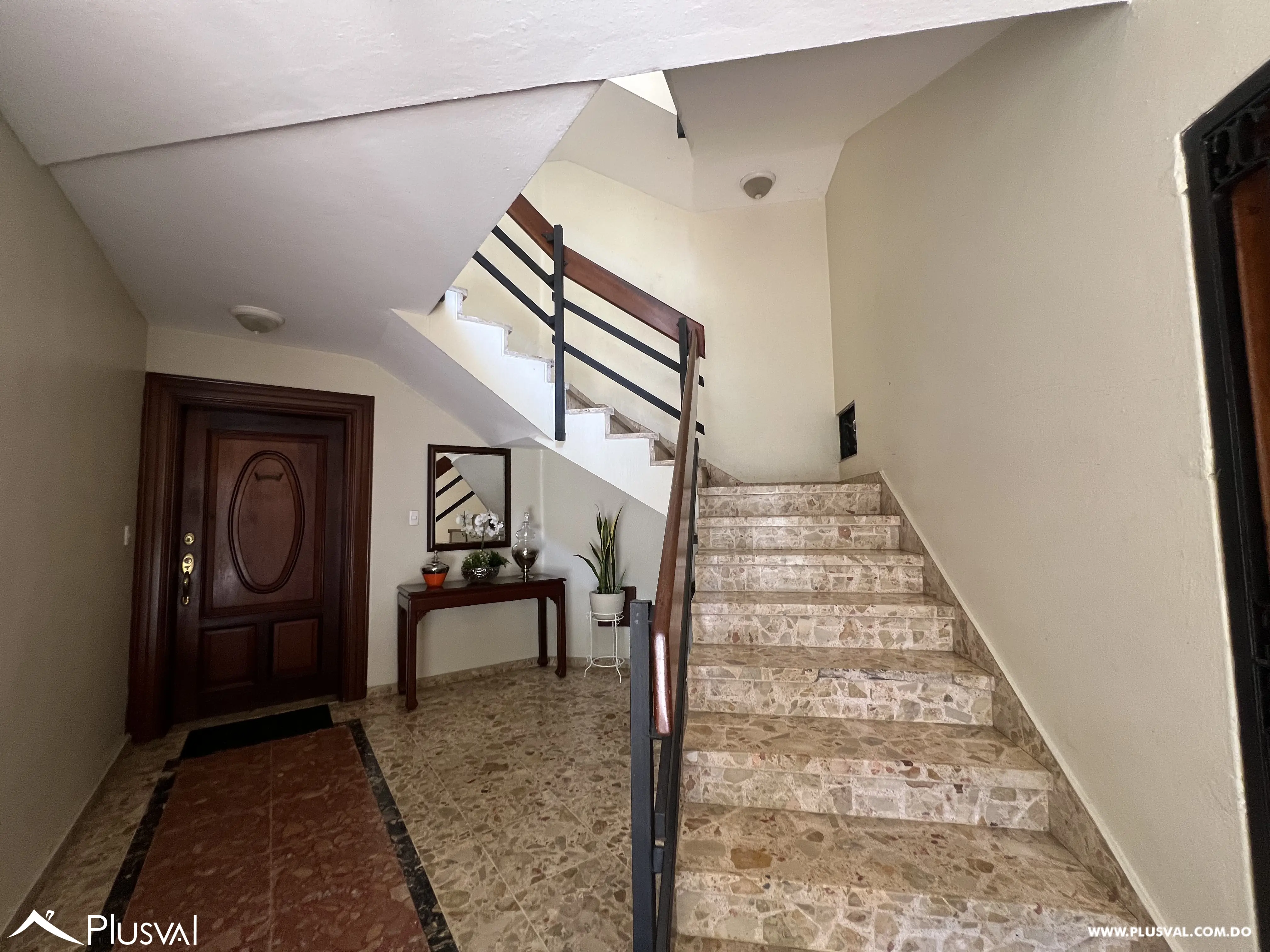 Amplio apartamento en venta en Piantini 488509