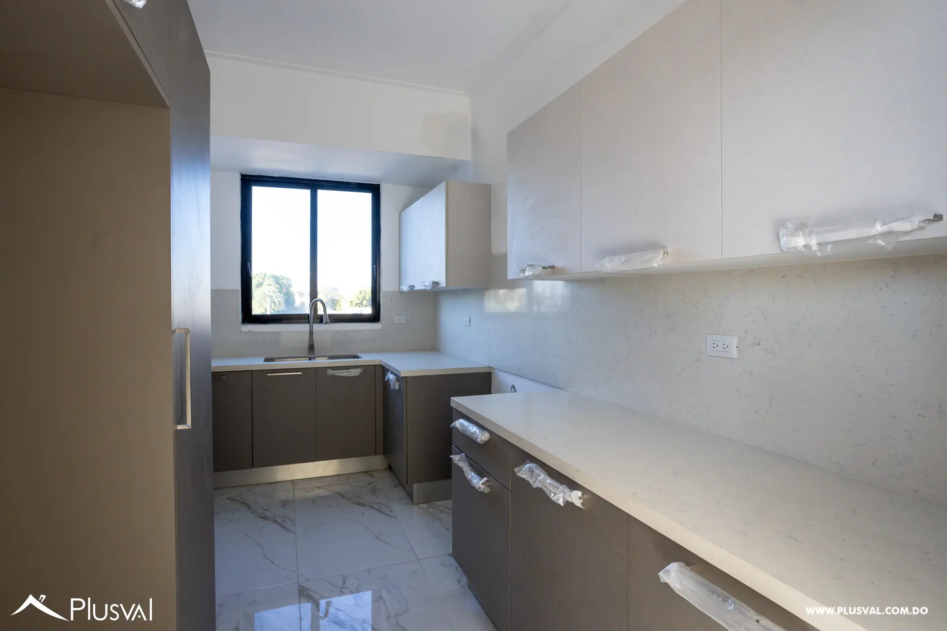 Vive en Los Cacicazgos: Apartamento de 2 Habitaciones con Área Social y 2 Parqueos 480775