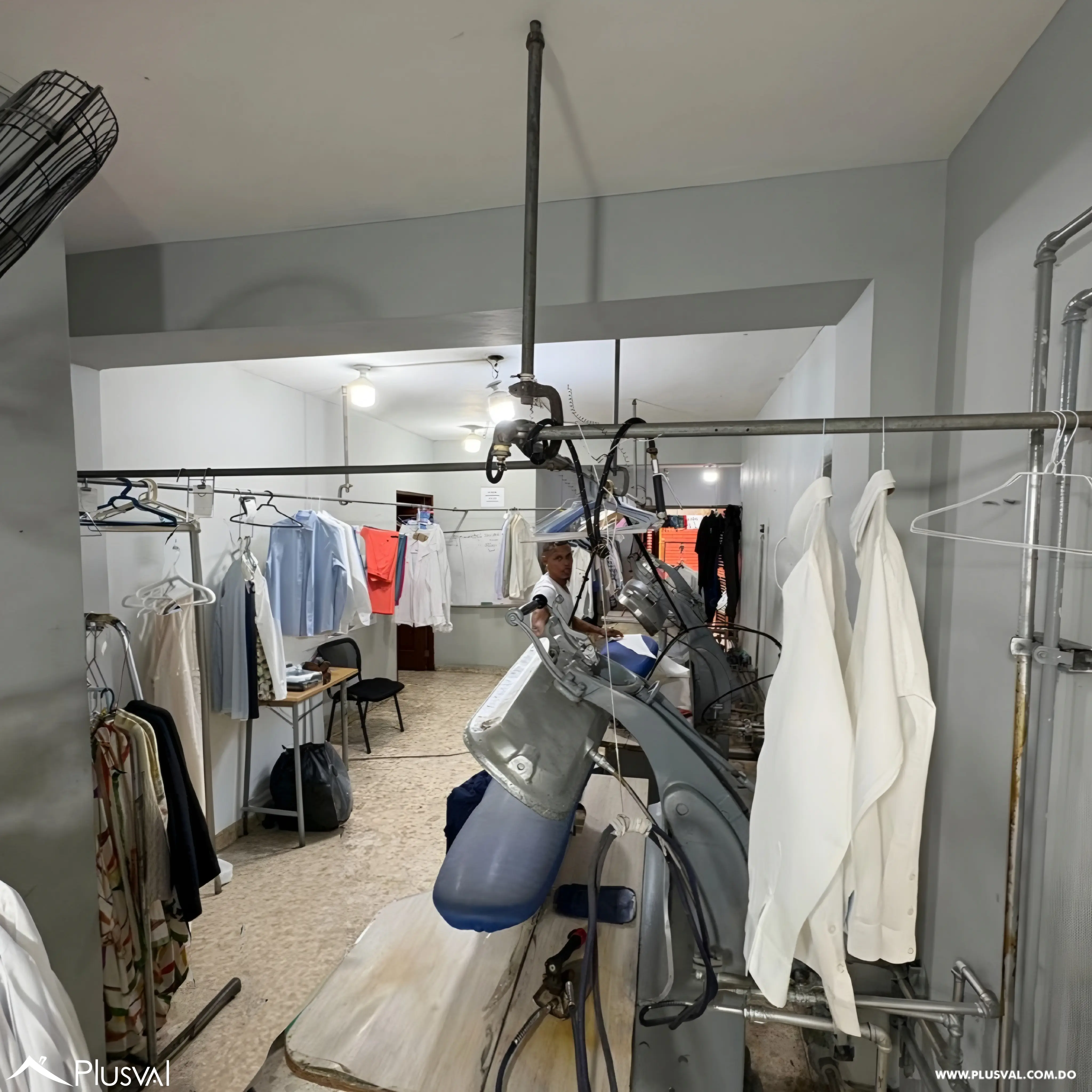Casa comercial en venta en el Cacique con lavandería en funcionamiento. 522333