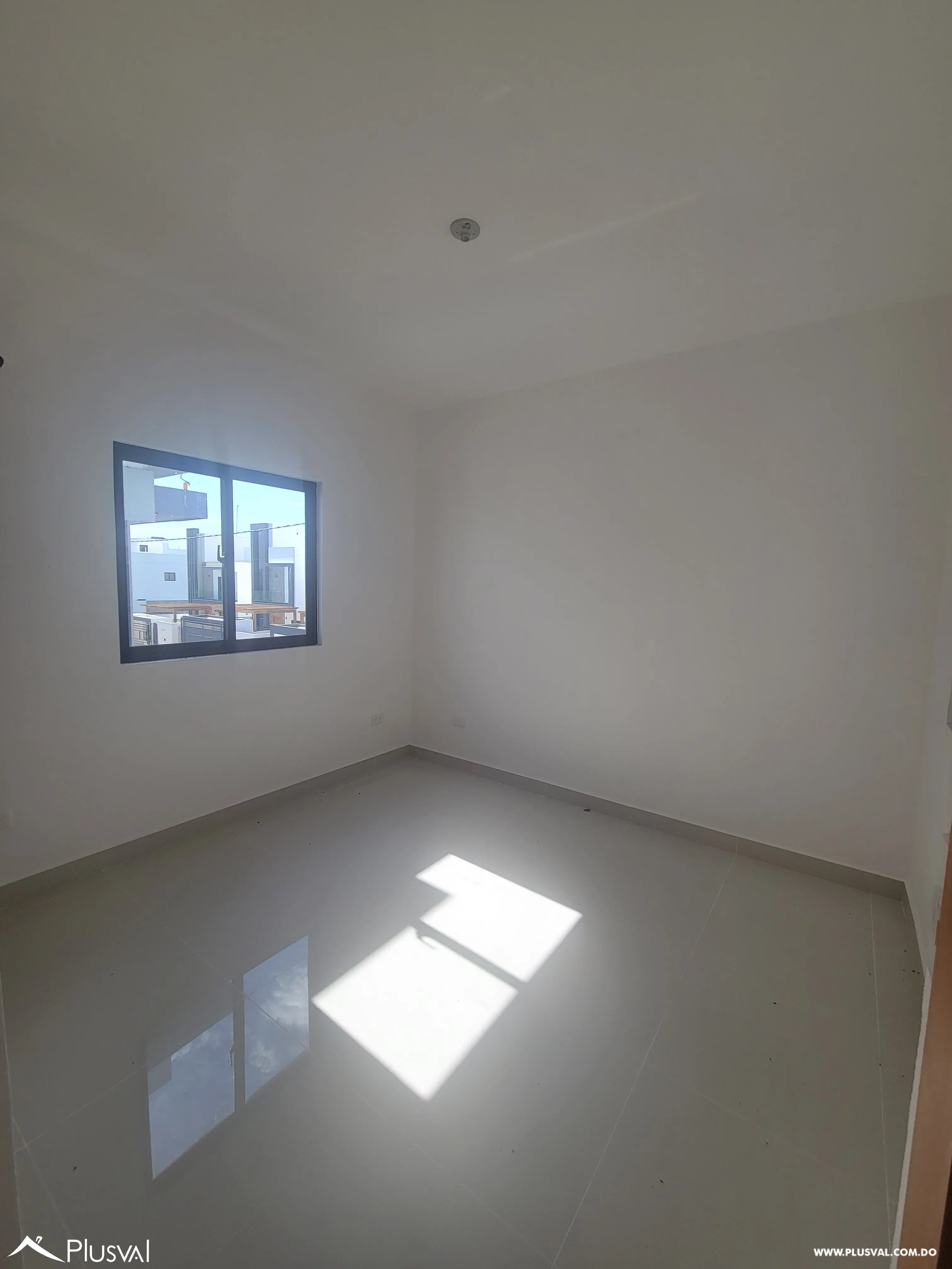 AMPLIA VILLA DE 3 HABITACIONES CON PISCINA Y PATIO EN SECTOR DEL DOWTOWN PUNTA CANA 499566