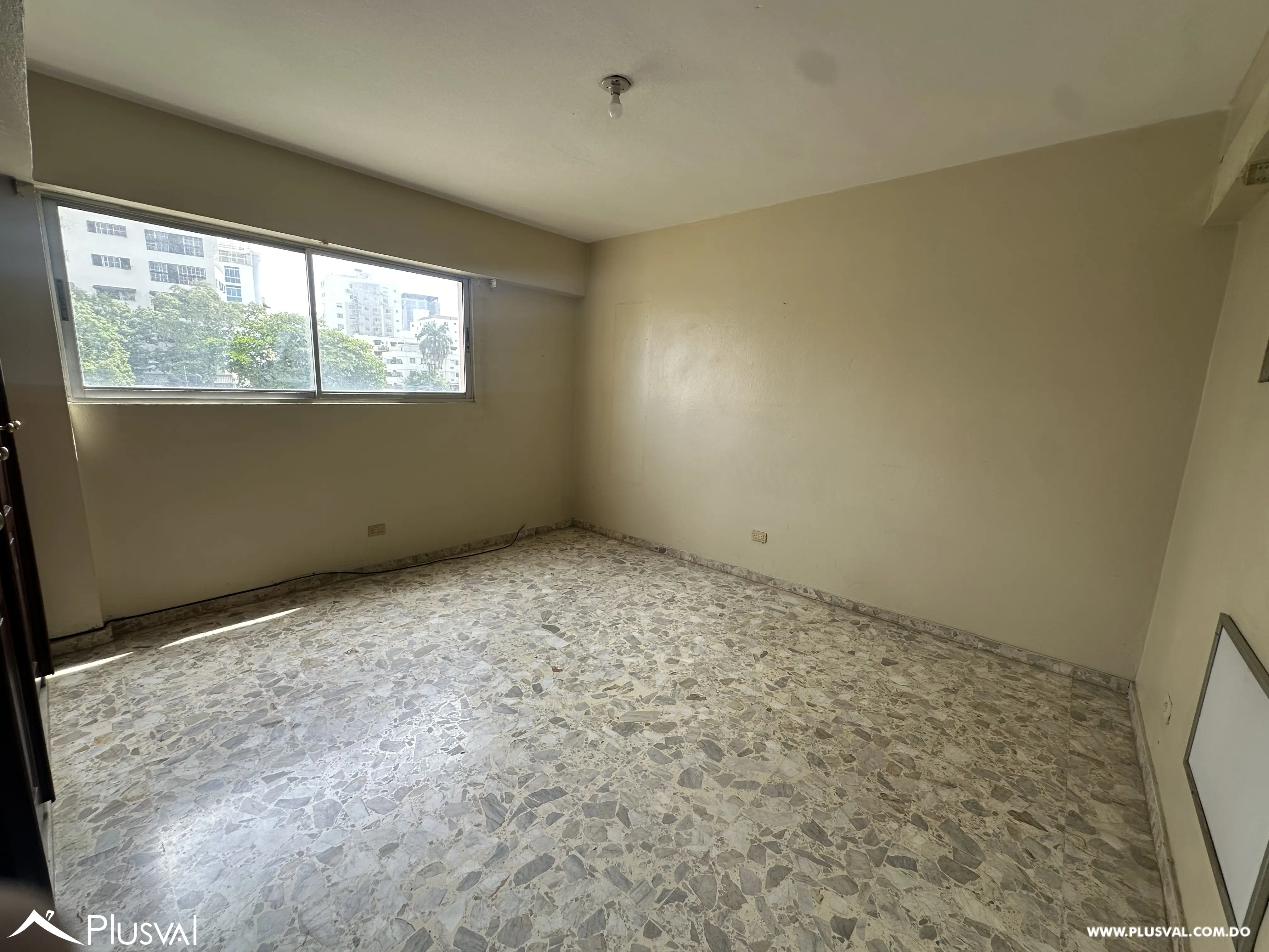 Venta de amplio apartamento, en Naco. 490277