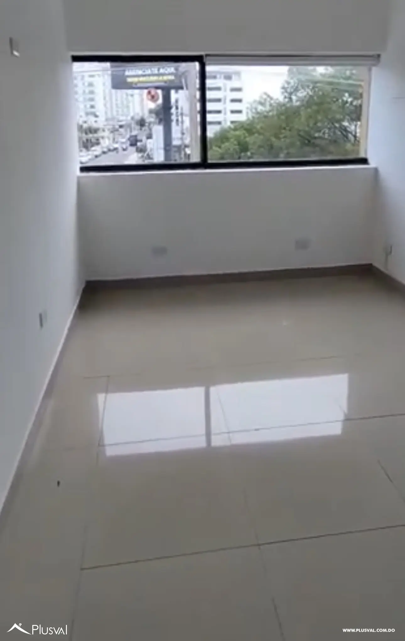 Local en alquiler 2do nivel en plaza muy bien ubicada en Ens Paraiso 515416