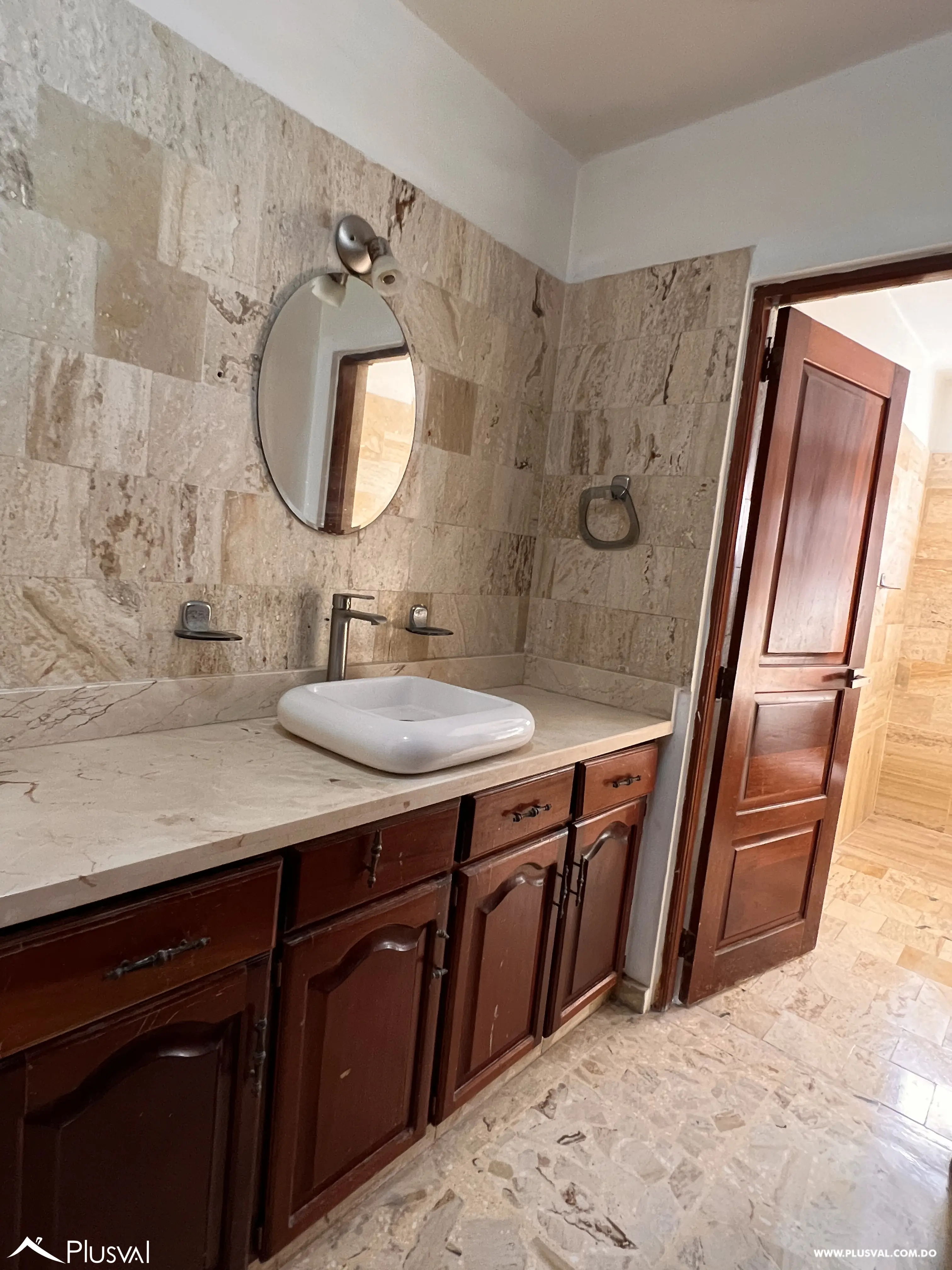 Apartamento muy amplio en Paraíso en Alquiler frente a Agora Mall 512010