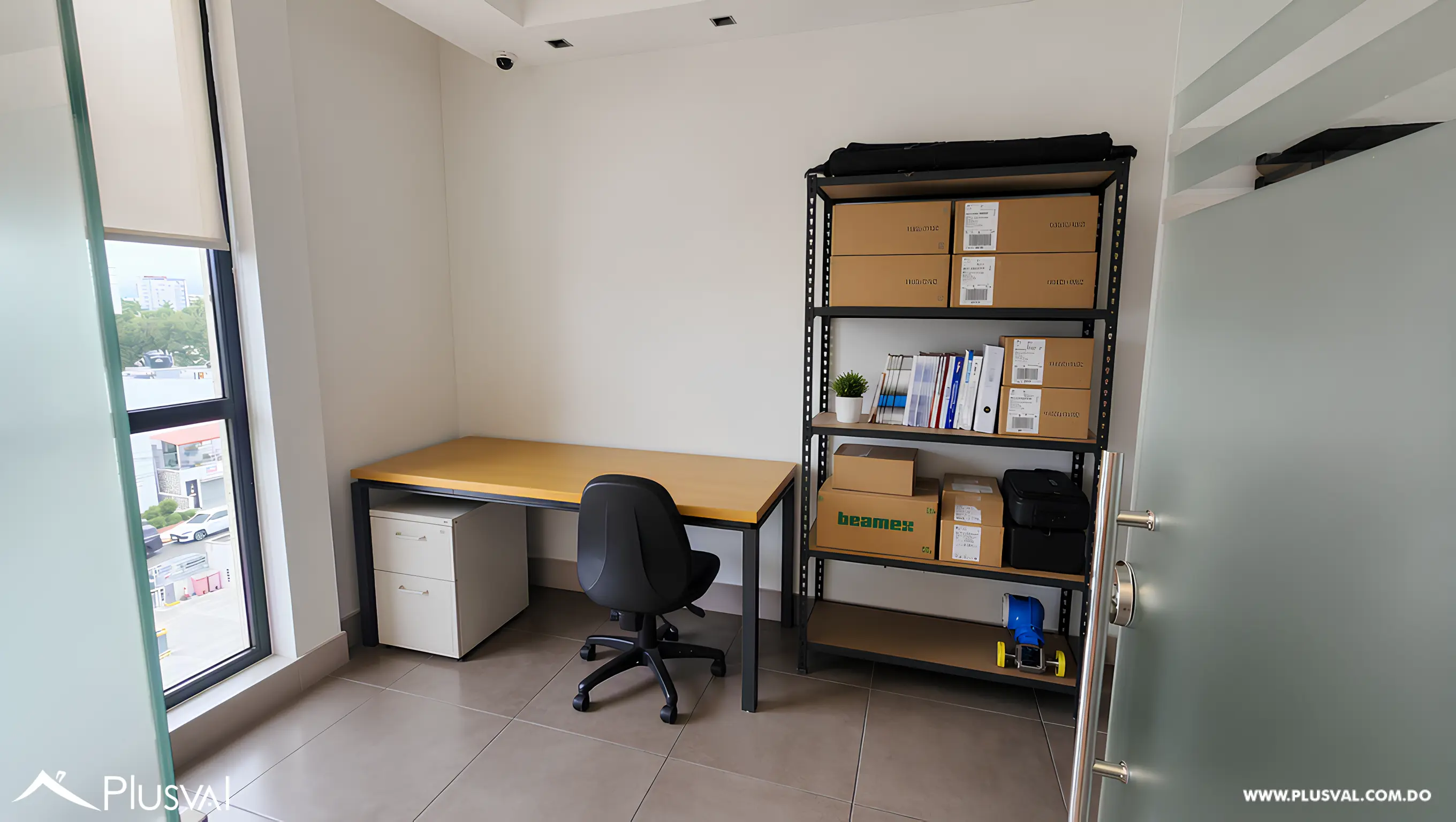 Amplio Local comercial en Torre Corporativa 520799
