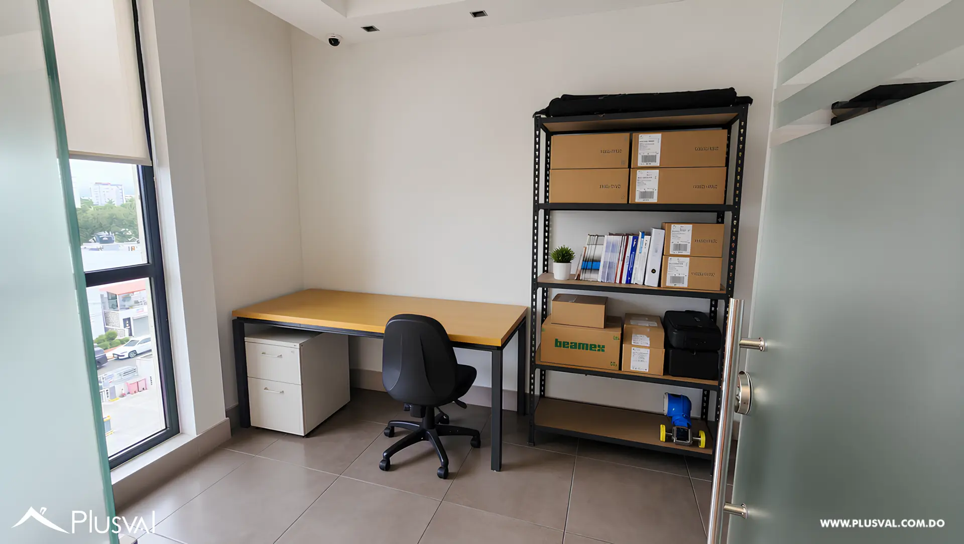 Amplio Local comercial en Torre Corporativa 520799