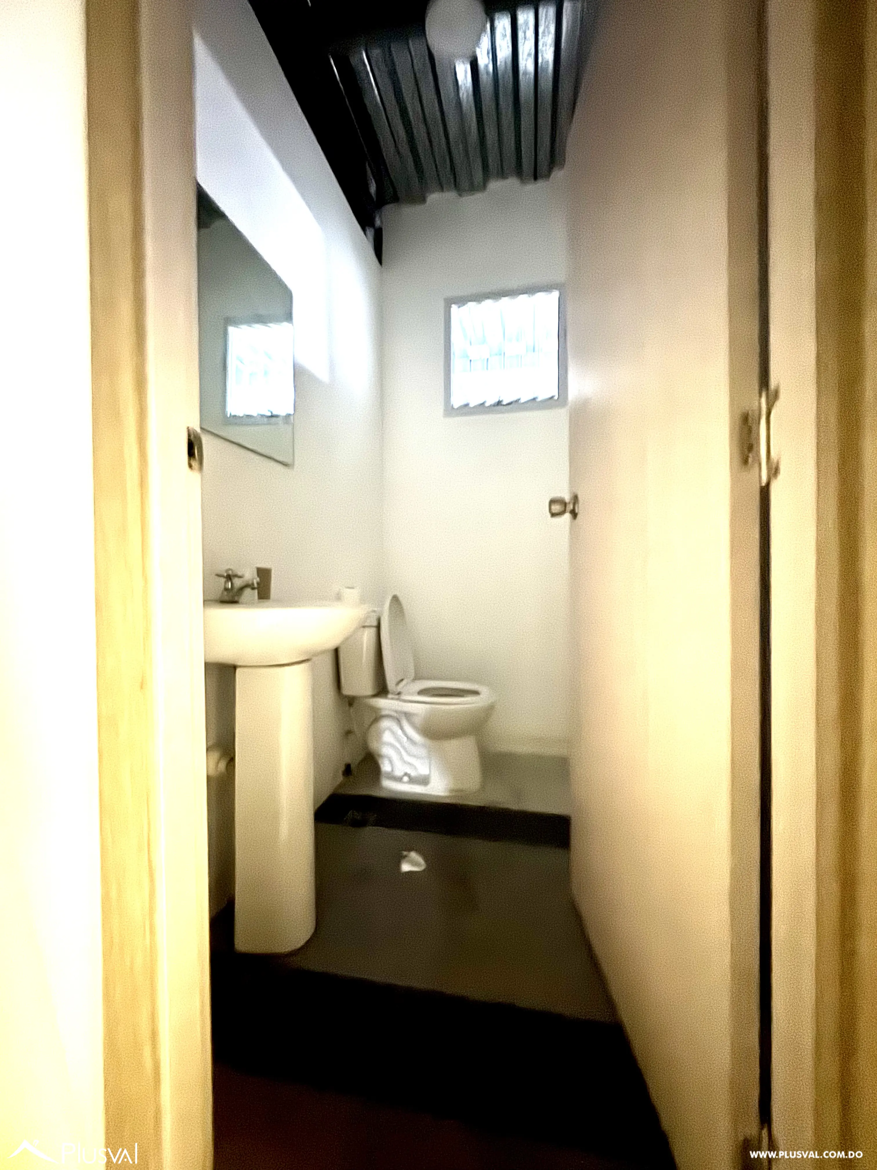 Alquilo Nave de 2 niveles  de 200 Mt2 en La Av. Isabel Aguiar 482812