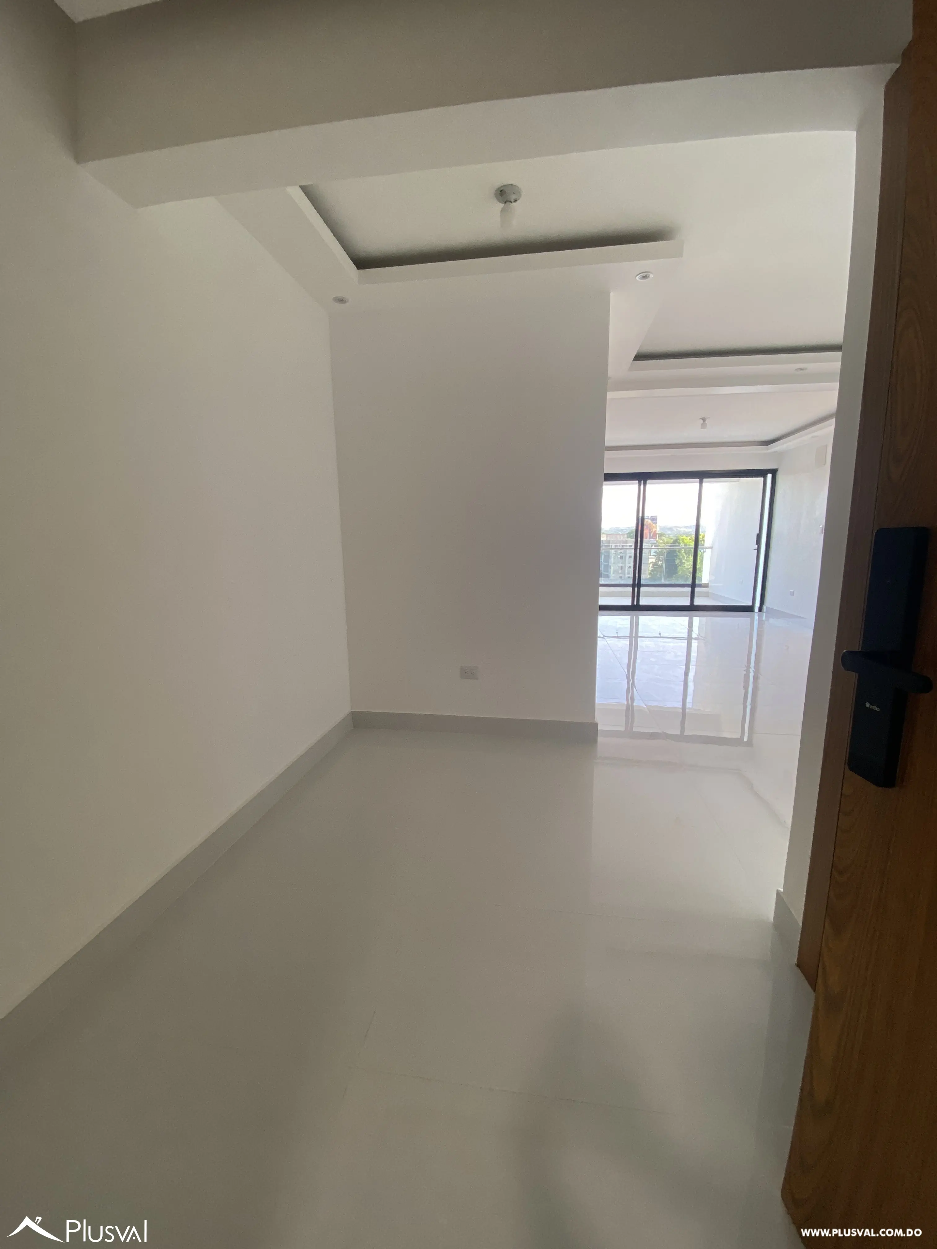 Apartamento en 4to nivel con ascensor, ubicado en una moderna torre próxima al Aeropuerto Internacional del Cibao, ideal para vivir o invertir. 518550
