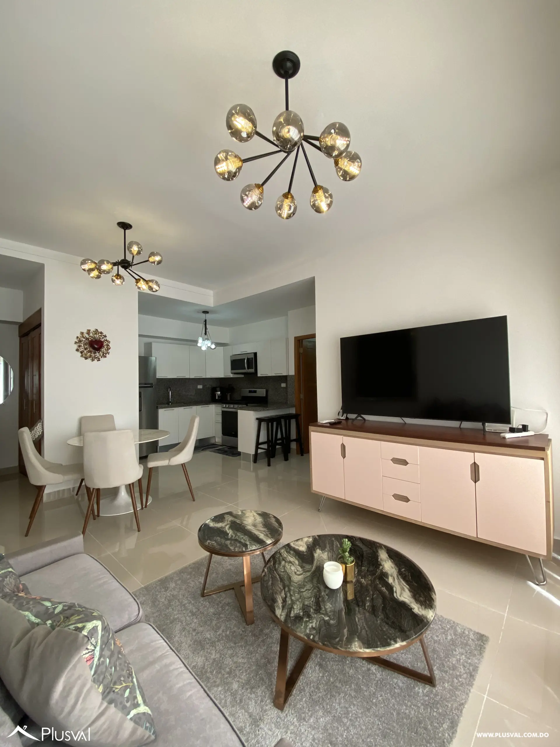 Apartamento Amueblado piso Alto en Evaristo Morales 510357