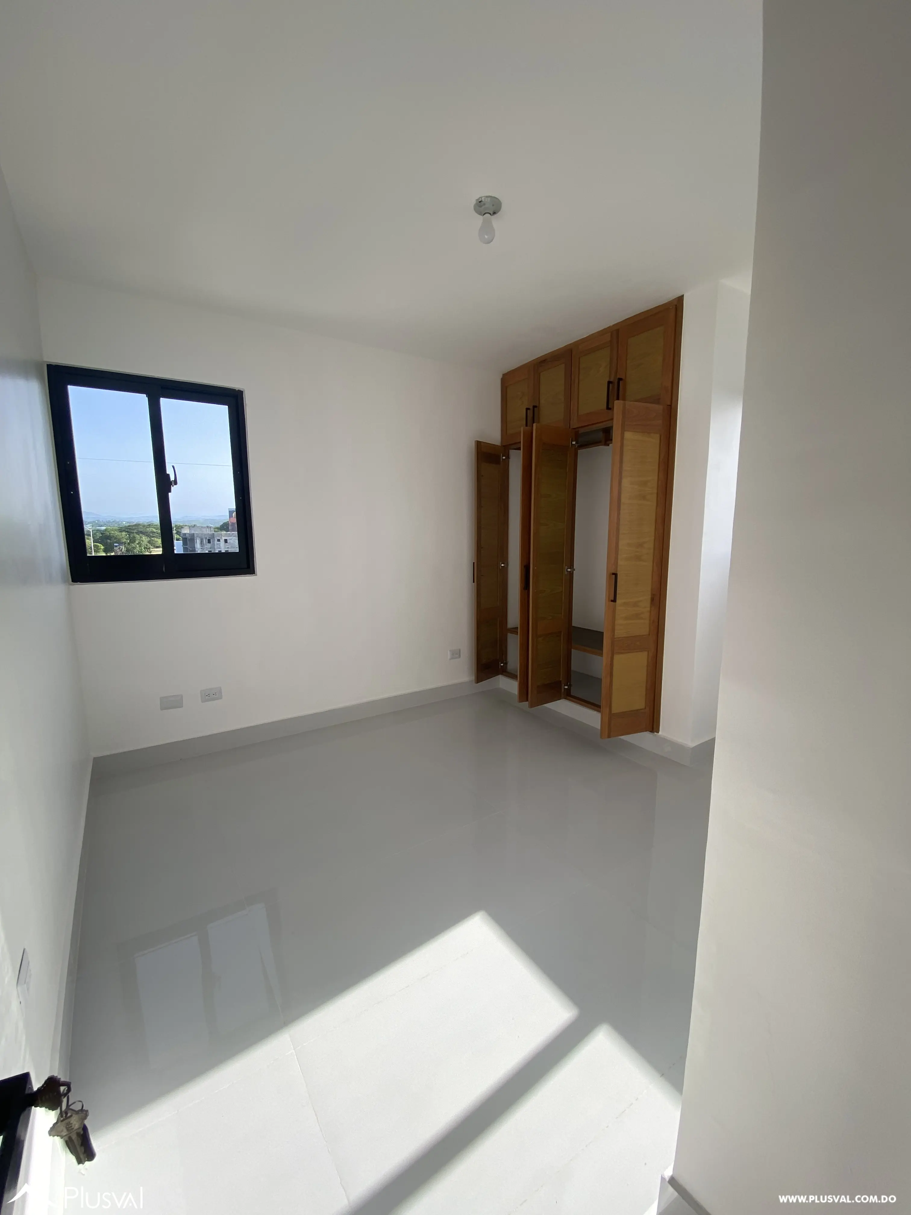 Apartamento en 4to nivel con ascensor, ubicado en una moderna torre próxima al Aeropuerto Internacional del Cibao, ideal para vivir o invertir. 518555