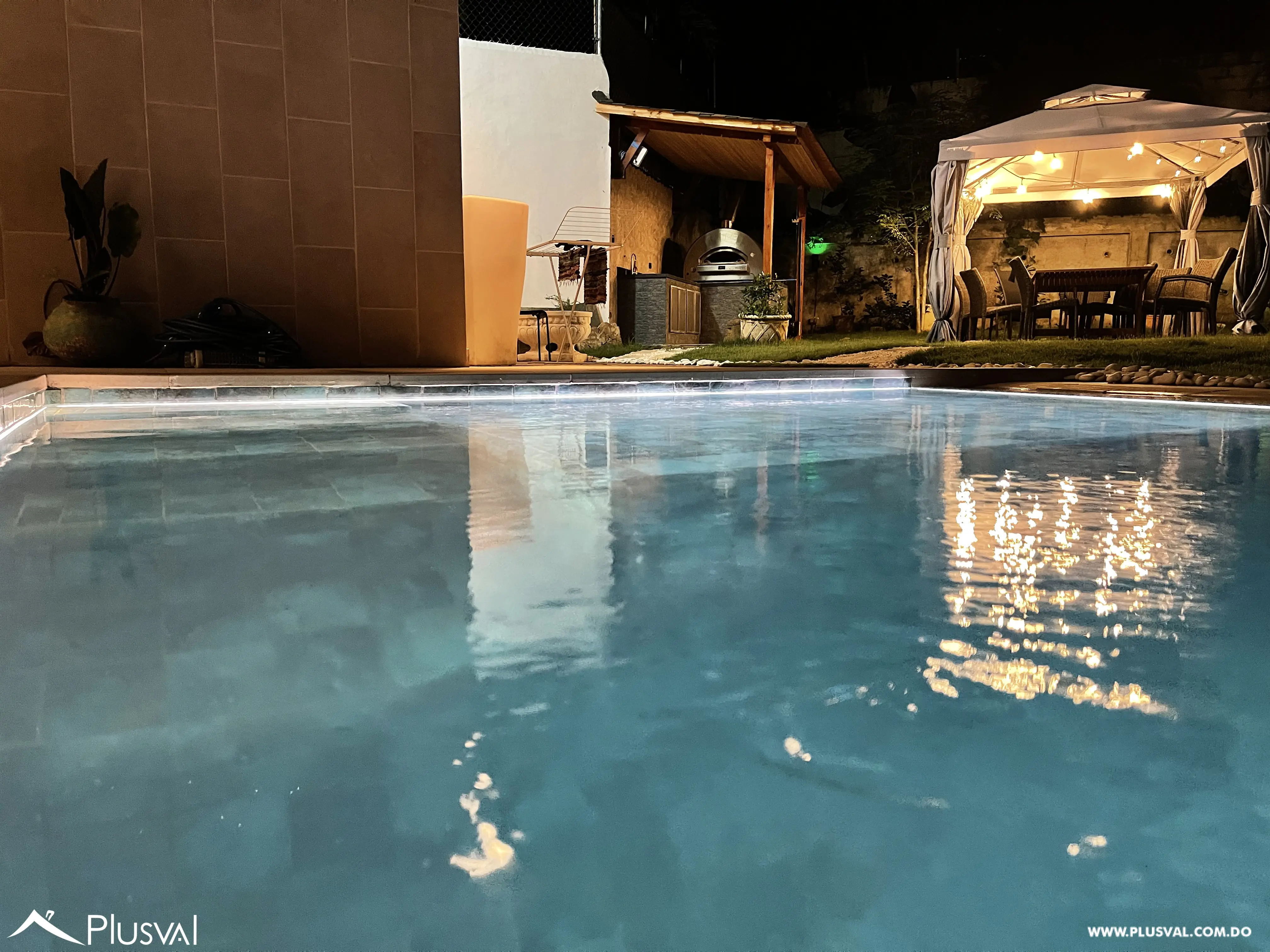 Casa Inteligente con Paneles Solares, Tesla Powerwall y Piscina en Las Praderas 488000