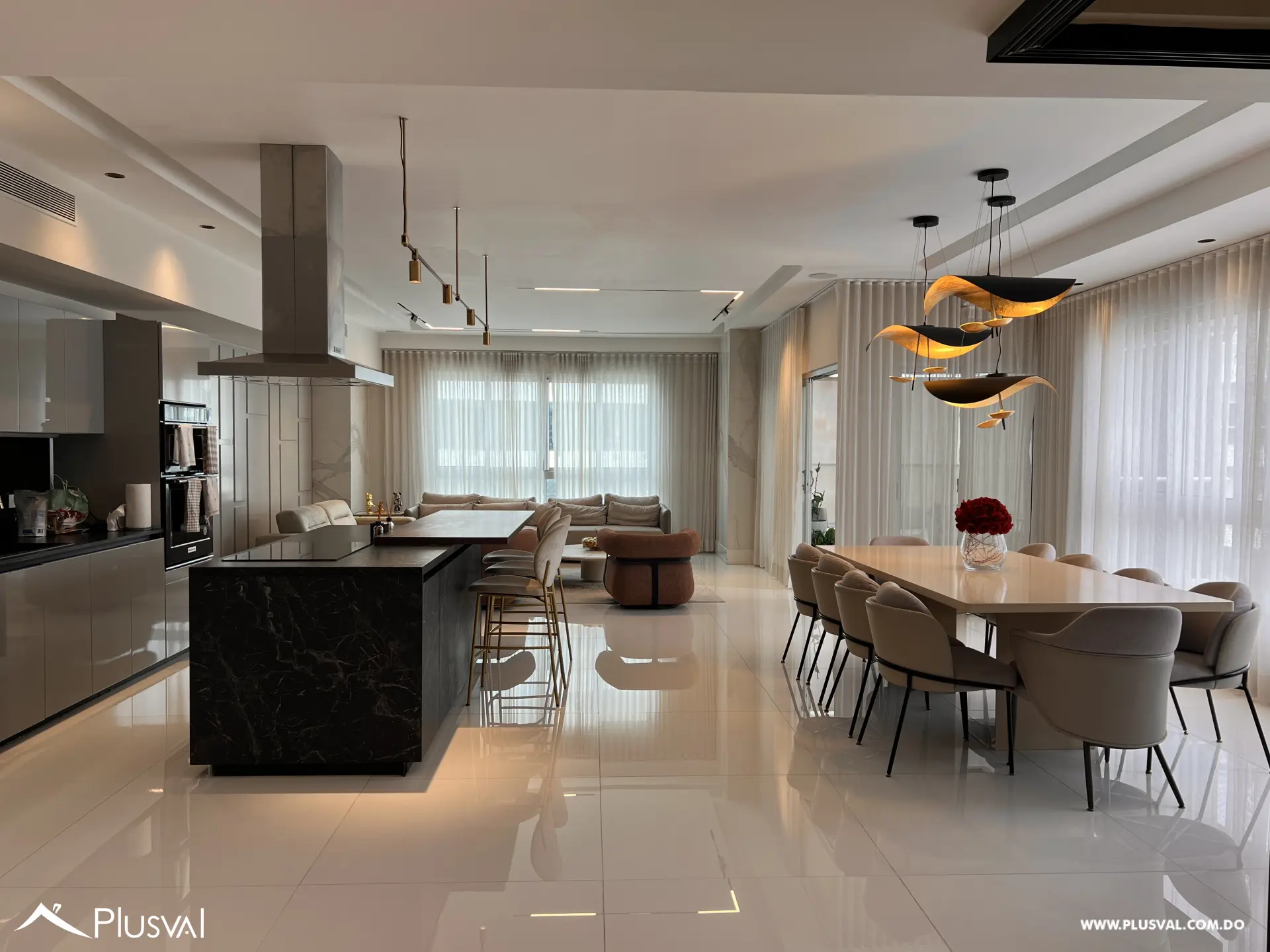 Amplio e Iluminado apartamento de venta en Piantini, piso alto y 5 parqueos 532881
