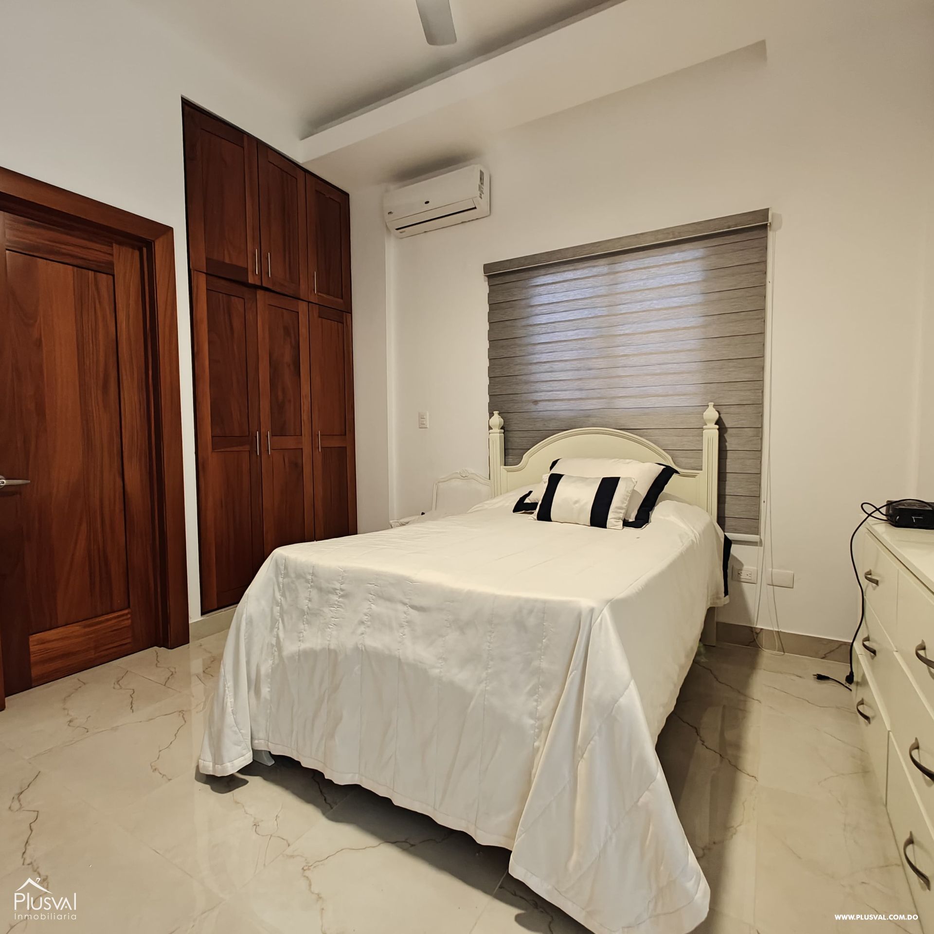 Venta de  Casa con Piscina en Los Robles, La Vega. 410929