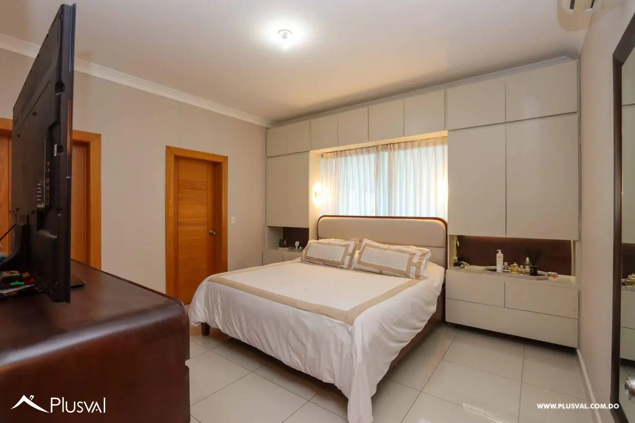 Amplio apartamento en venta en Piantini 460044
