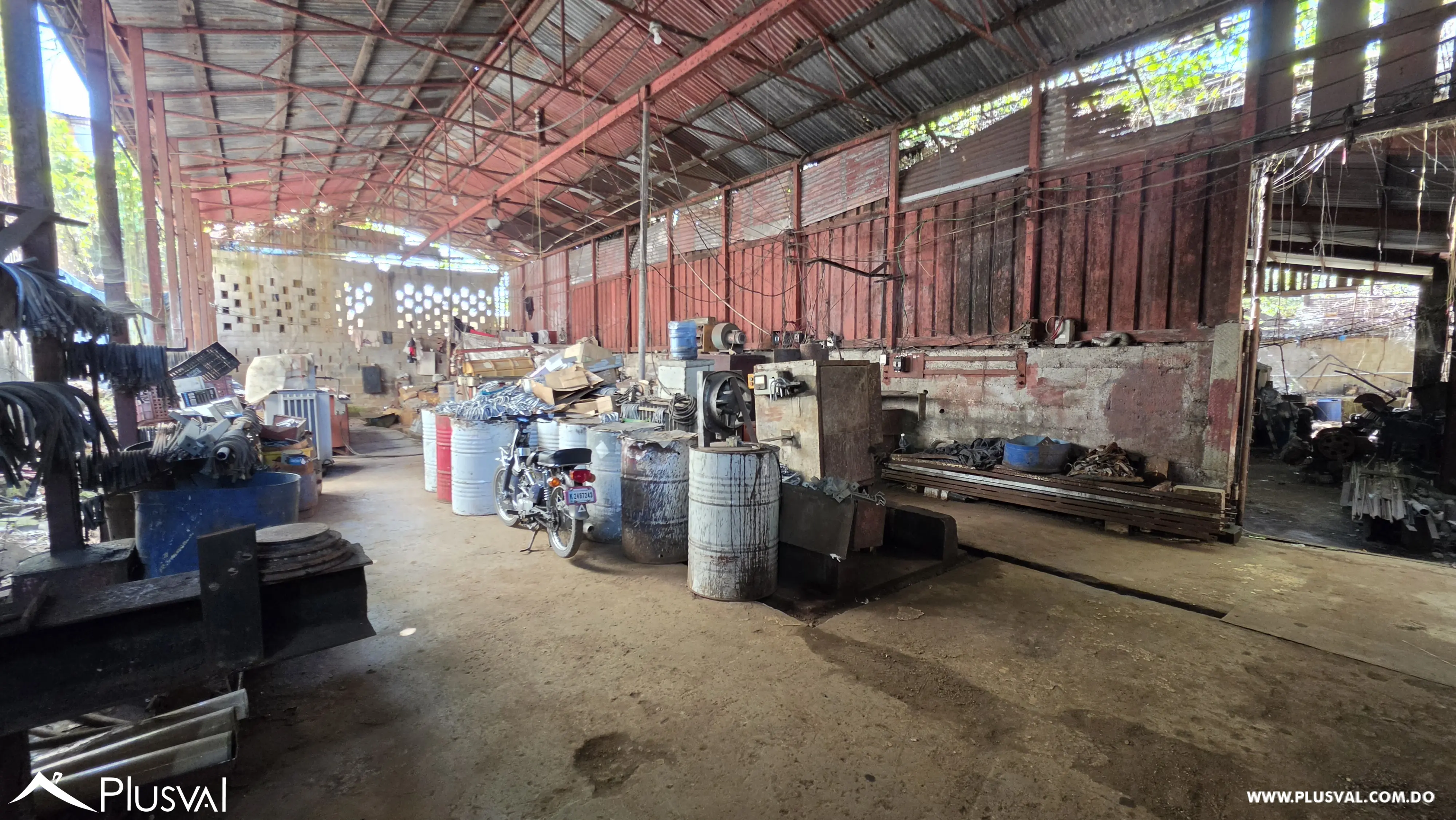 Buscas solar para ampliar tus operaciones y ver crecer tu negocio? Este solar es una oportunidad UNICA. Te esperamos 496897