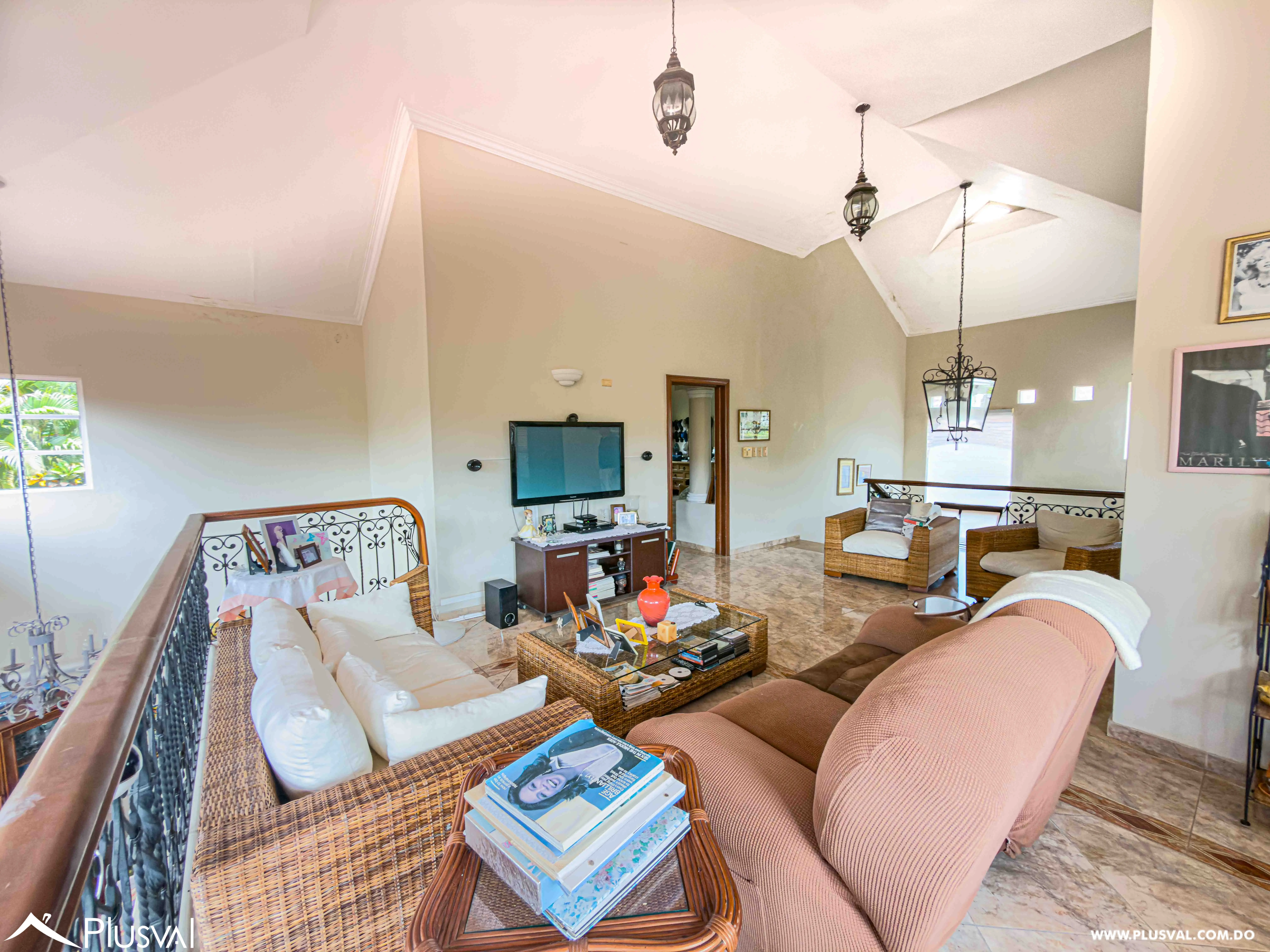 Villa en Venta en Juan Dolio con Piscina, Gazebo y Amplio Patio en Comunidad de Golf 496838