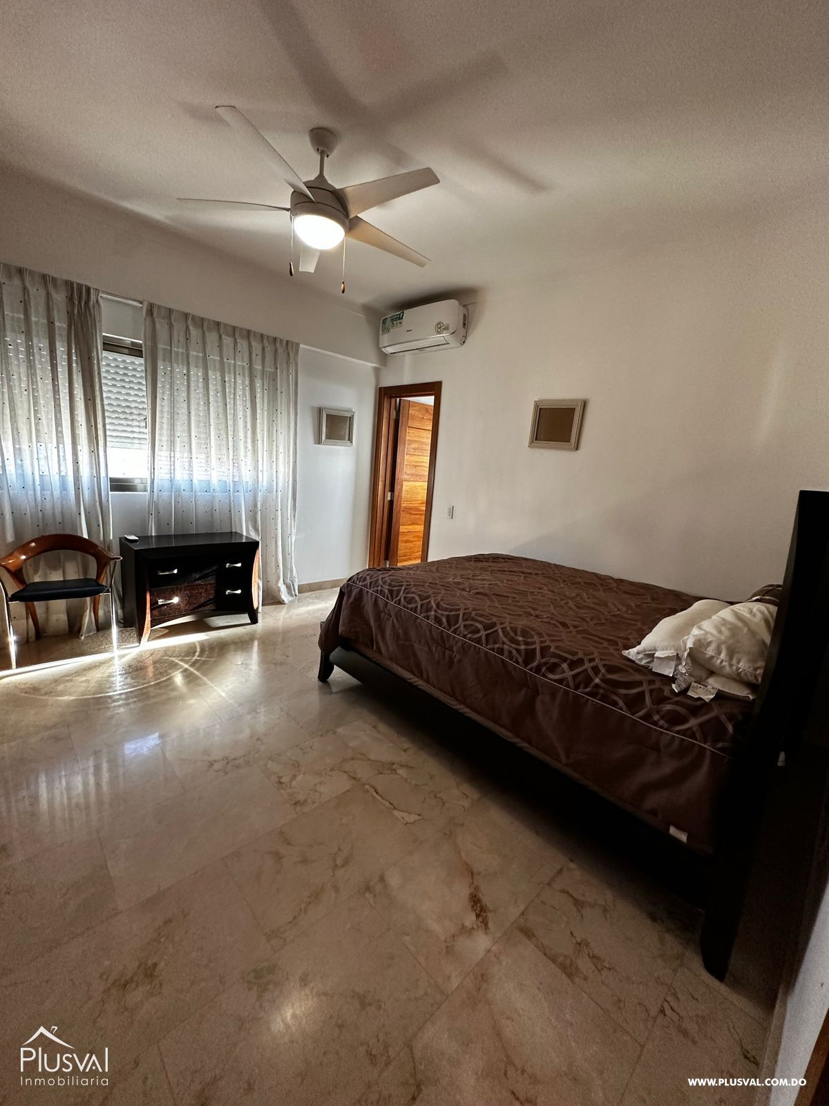 Residencia de lujo en Evaristo Morales. Amplio, privado y estratégicamente ubicado. 319271