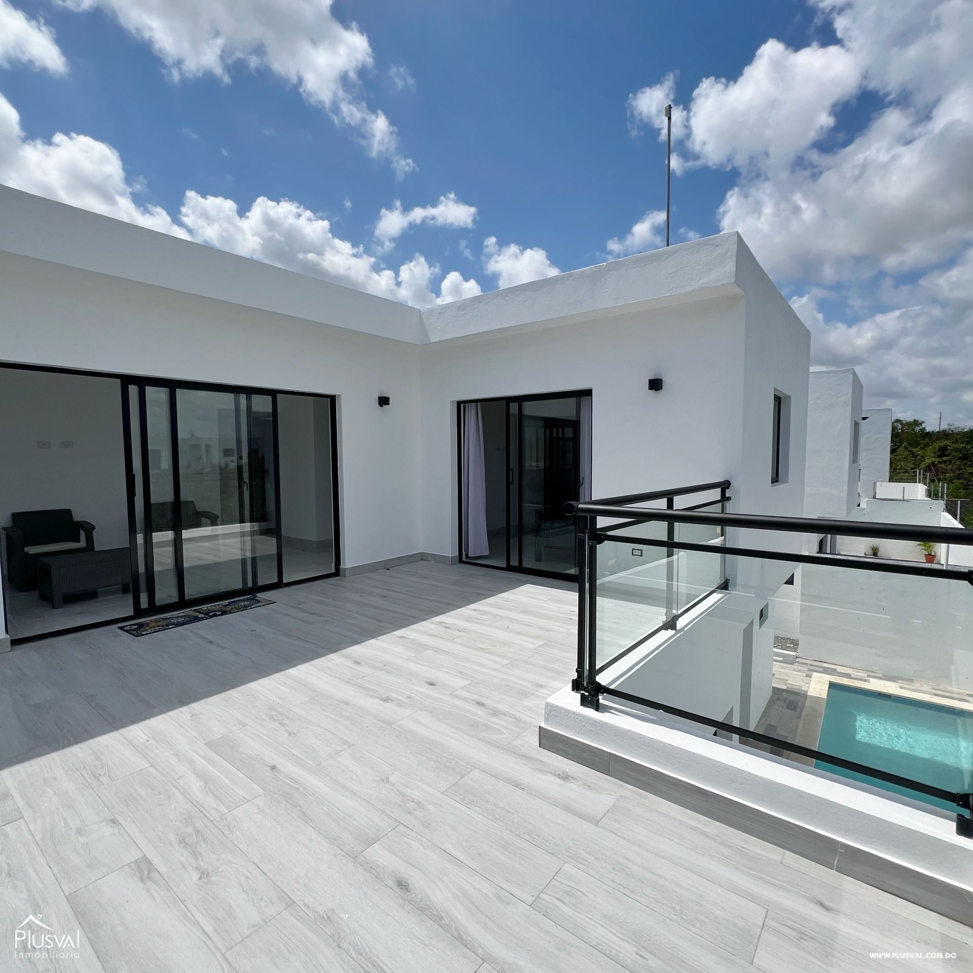 Exclusiva casa de dos niveles a la venta ubicada en Bavaro, Punta Cana 371098