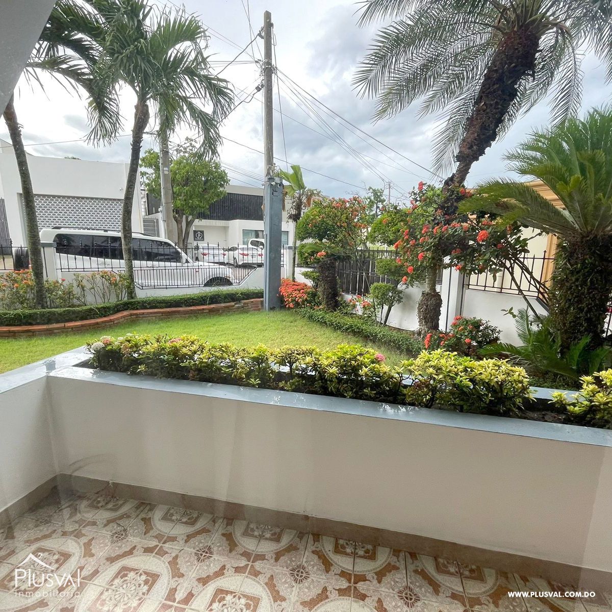 Hermosa casa con amplio patio, ubicada en zona privilegiada de Santiago. 290663