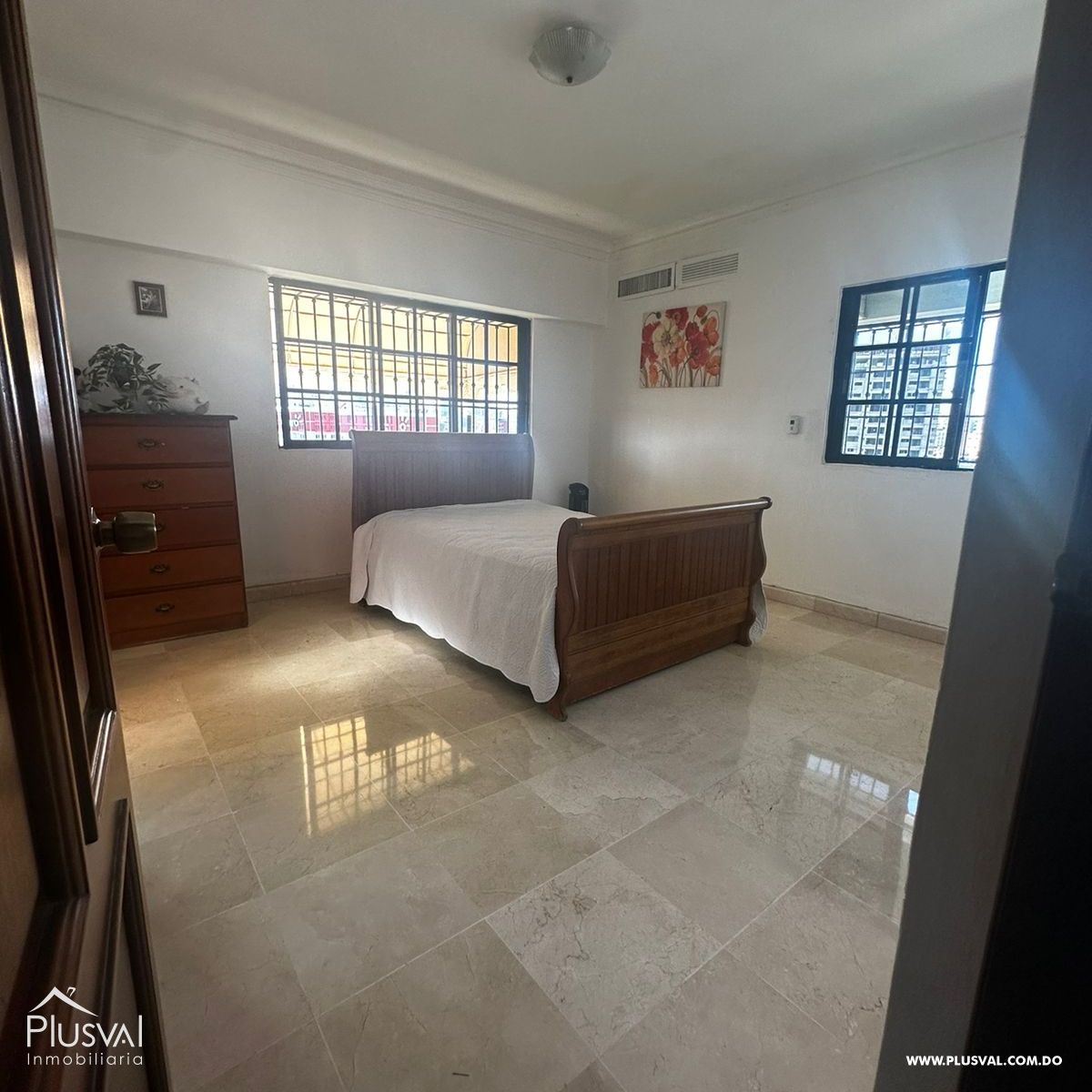 Hermoso y amplio apartamento en La Esperilla, cerca de comodidades, educación y accesos principales. 383695