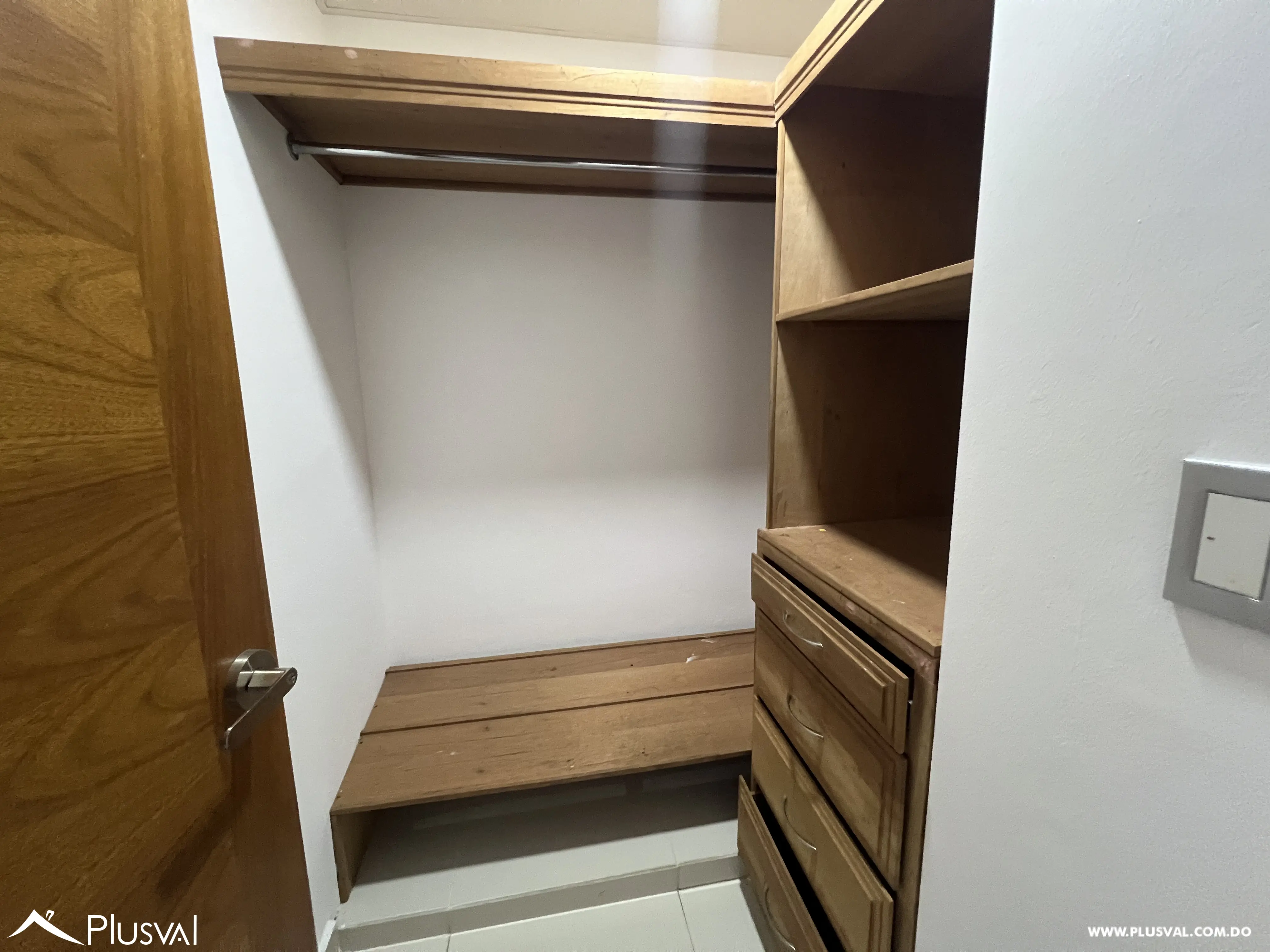 Moderno apartamento en alquiler en Evaristo Morales. 468138