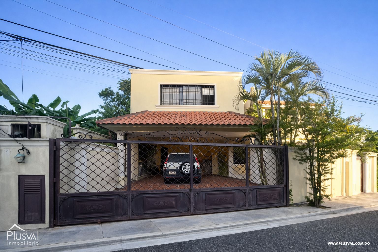 Casa moderna de 3 niveles con terraza y jacuzzi 487534