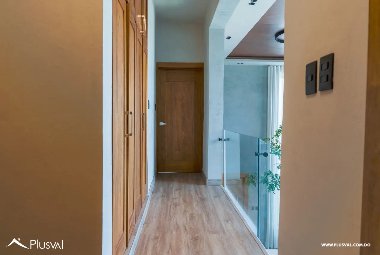 Casa de Dos Niveles  Amueblada en Venta en Gurabo 523018