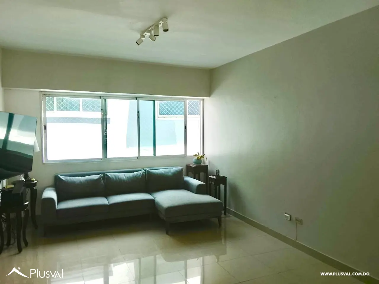Amplio apartamento en venta de 3 Habitaciones, piso alto en Bella Vista. 526965
