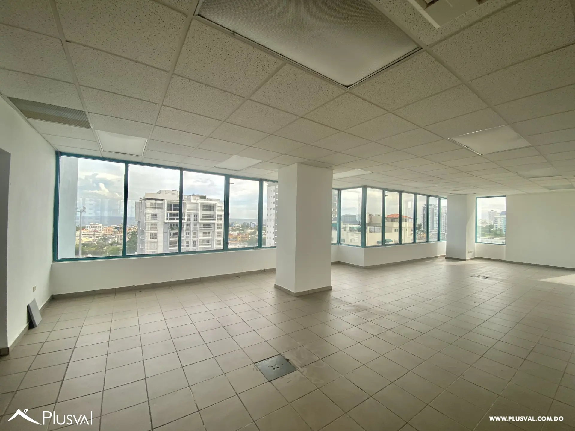 Alquilo Excelente Local Comercial con Vista Panorámica en La Julia 463382