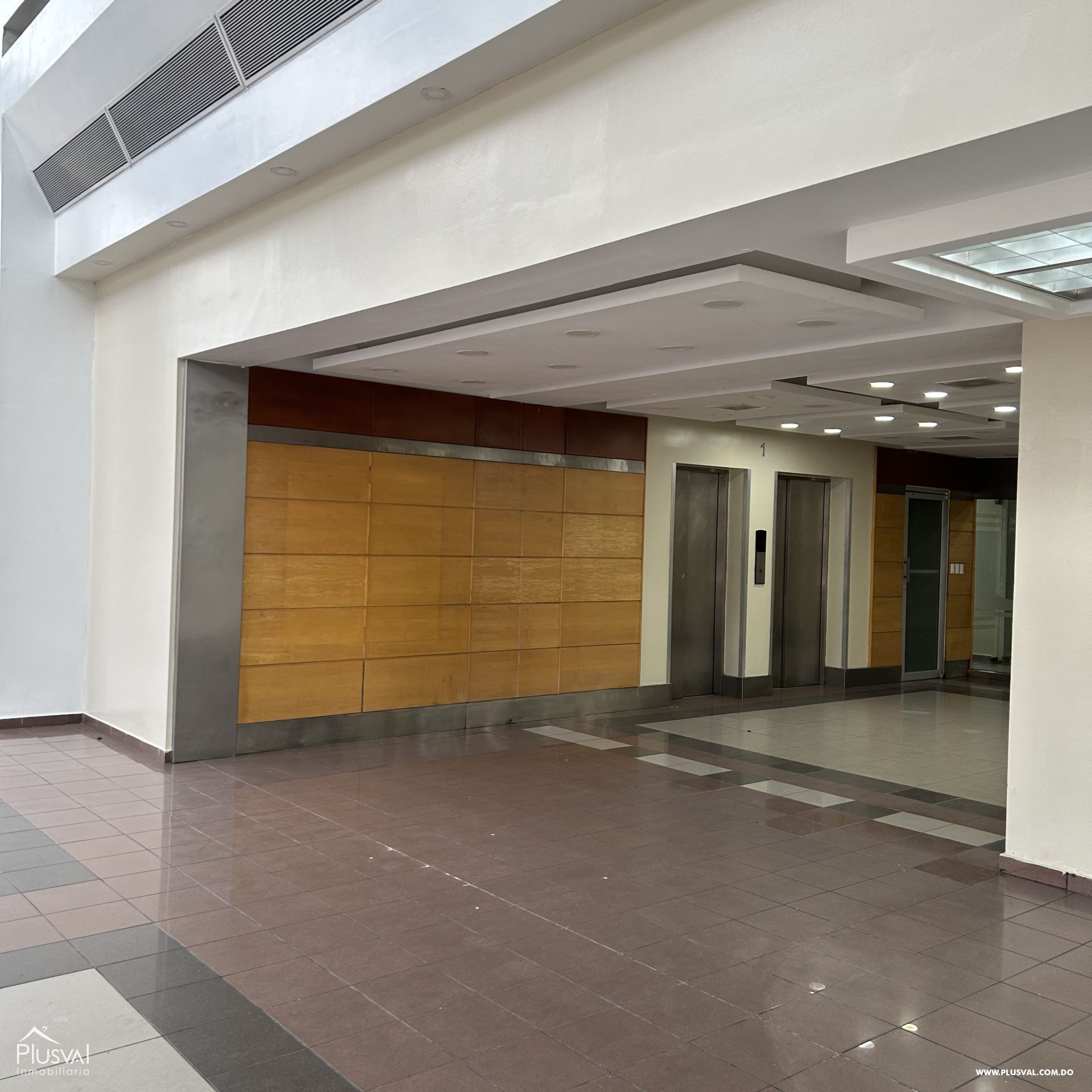Alquiler de local comercial en Edificio Corporativo de Naco 411432