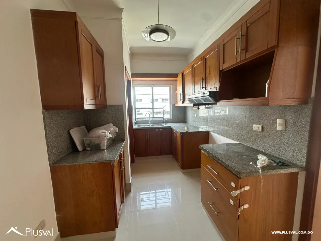 Alquiler de apartamento de 3 habitaciones en Evaristo Morales 470007