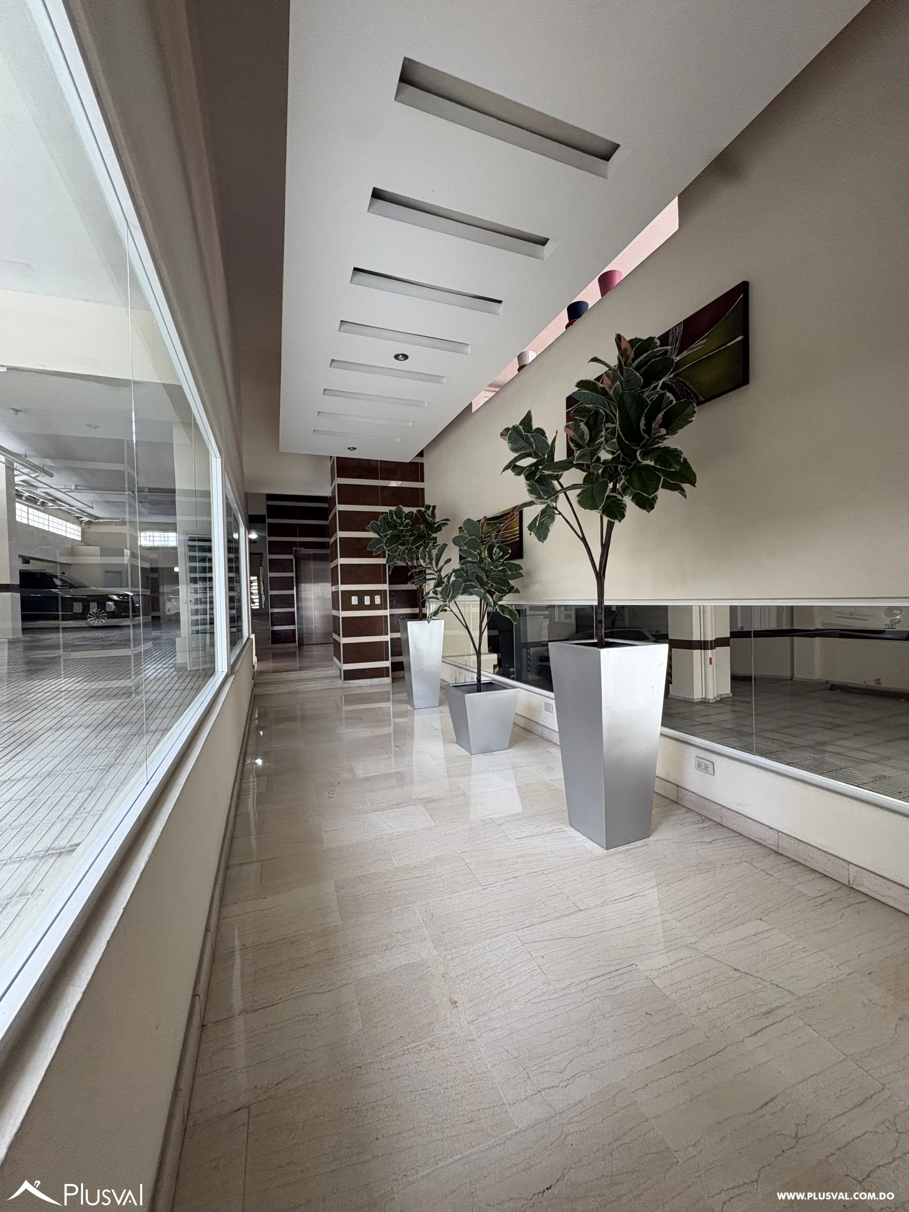 Apartamento en alquiler en el centro de Naco super amplio y piso alto 535136