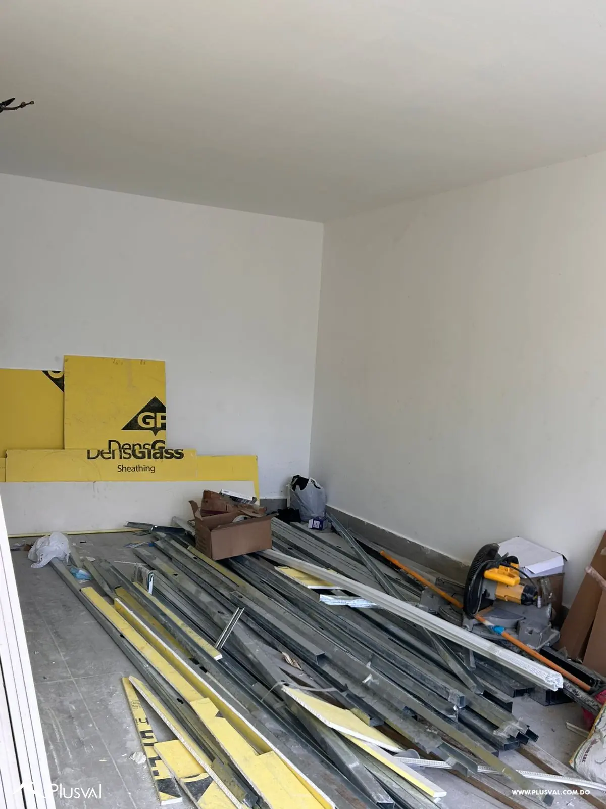 Plaza RUAJ Local 1-B 475001