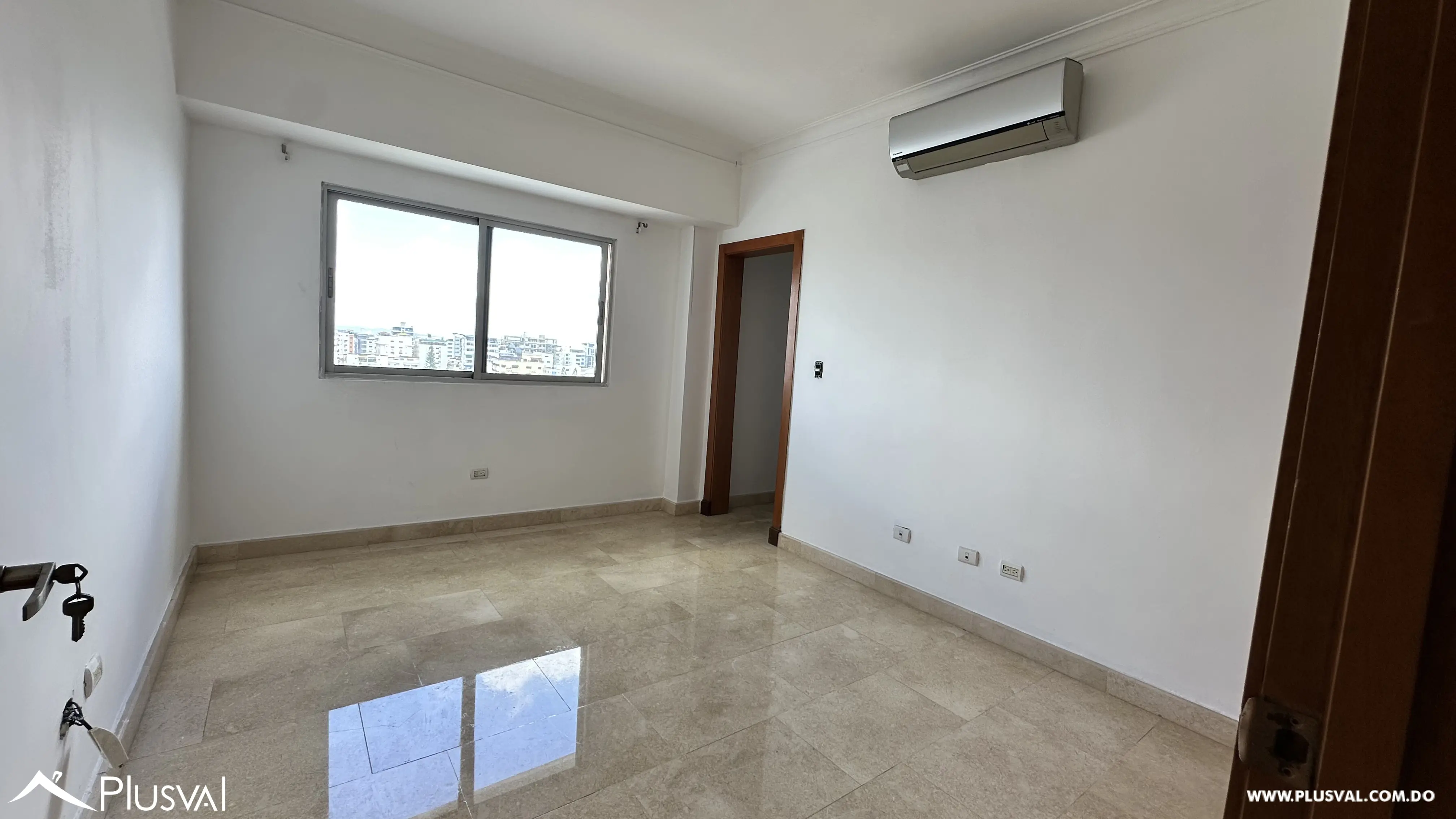 Apartamento en venta de 3 habitaciones con vista al mar en Avenida Enriquillo, piso alto y 3 parqueos 499609