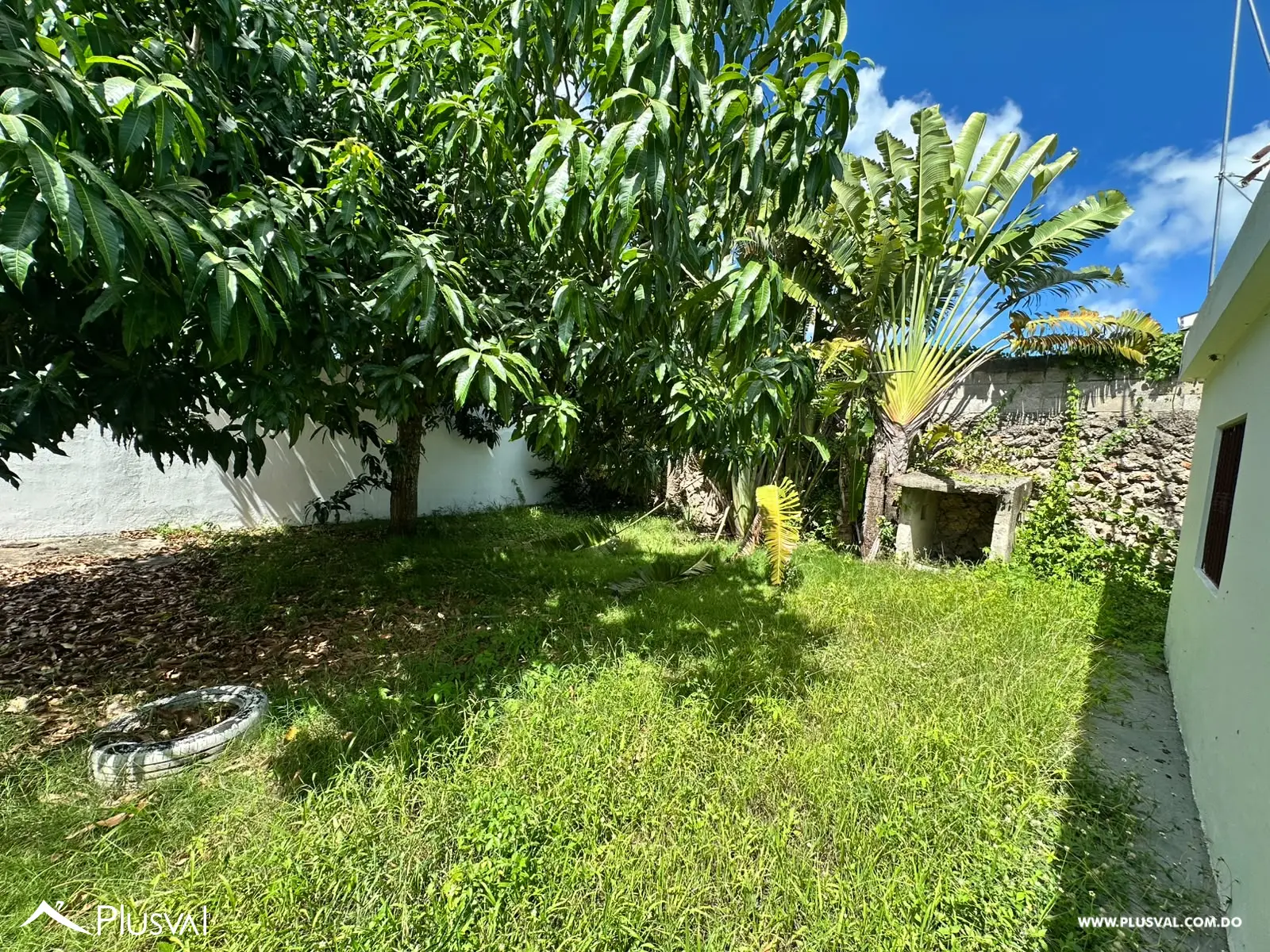 San Isidro - Casa de 1 nivel con amplio patio y área verde 530213