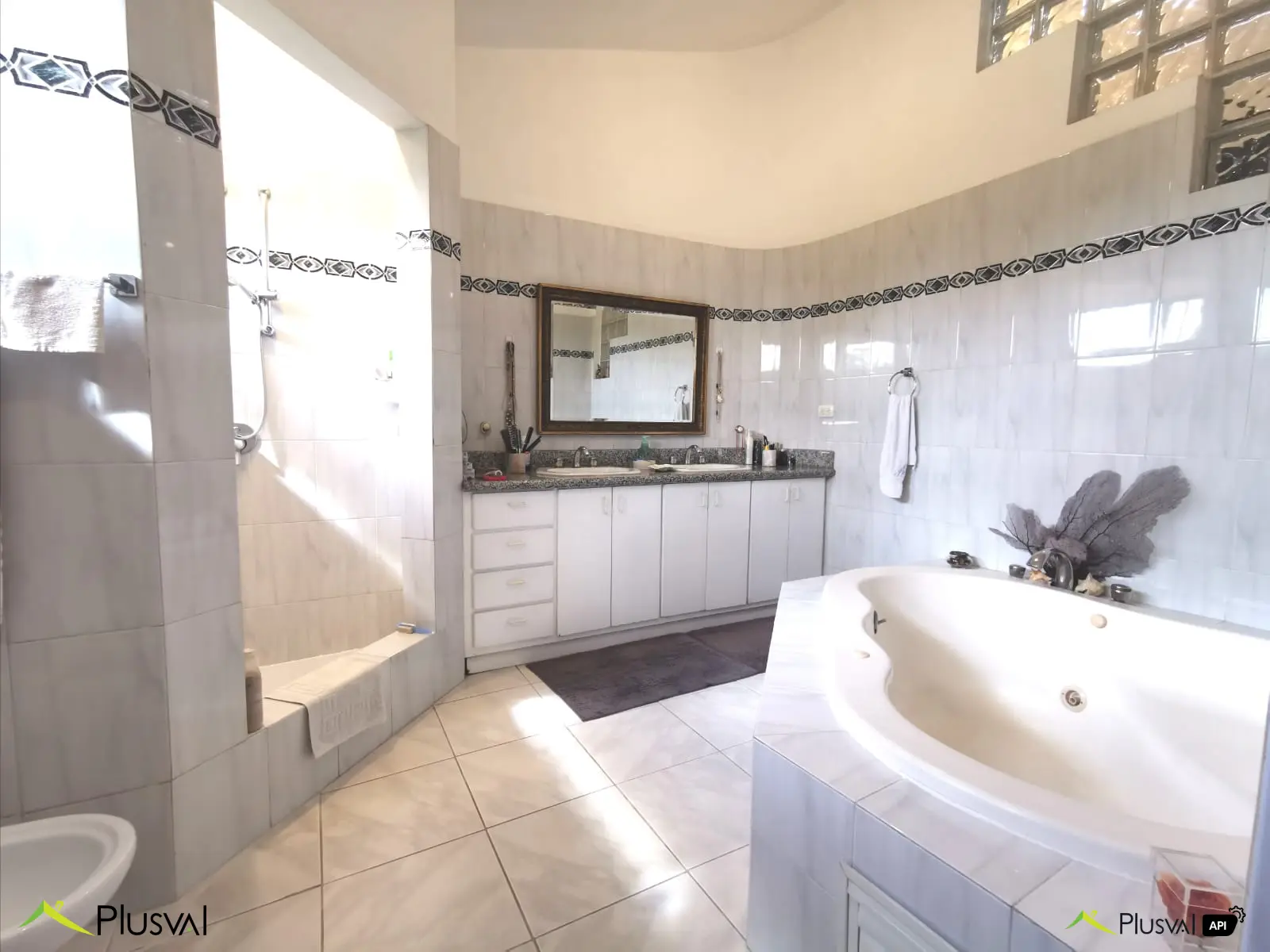 Se vende amplia casa en Altos de Arroyo Hondo II con patio 450326