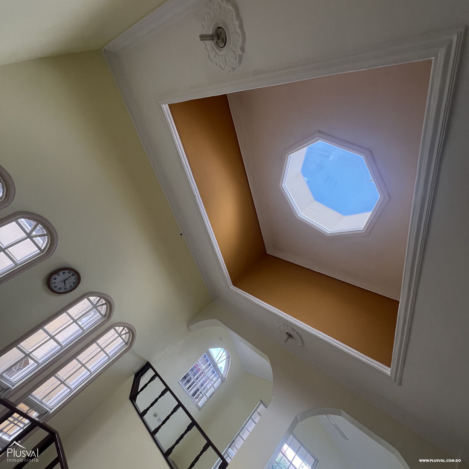Descubre el Hogar de tus Sueños: Amplia Casa de 4 Habitaciones con Baño Privado, Piscina y Espacios de Lujo para Vivir al Máximo 381244