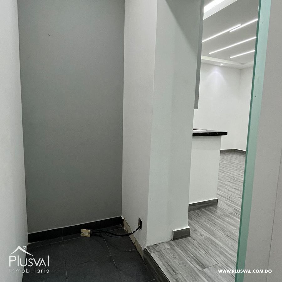Amplio local en venta en Piantini 307000