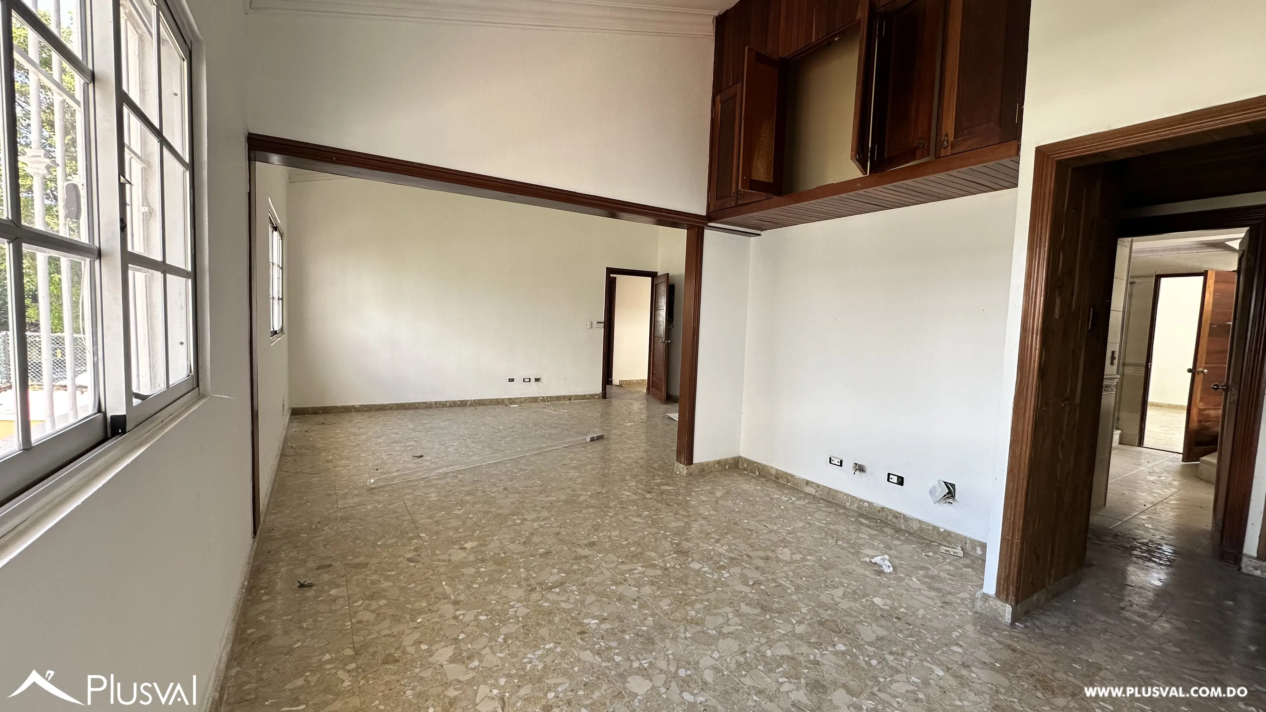 Casa Comercial en Alquiler en Los Prados | 2 Niveles y 7 Parqueos 499889