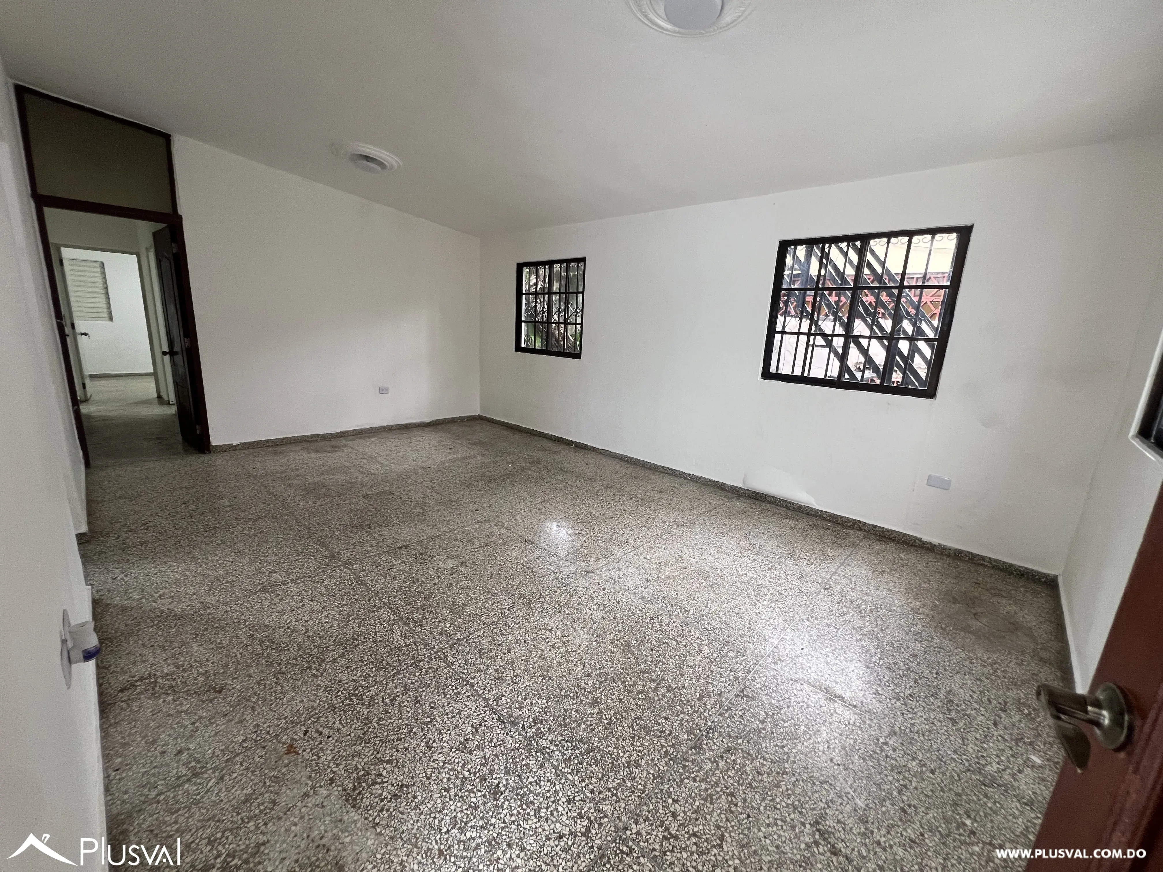 Amplio local en alquiler en Mirador Sur. 470197